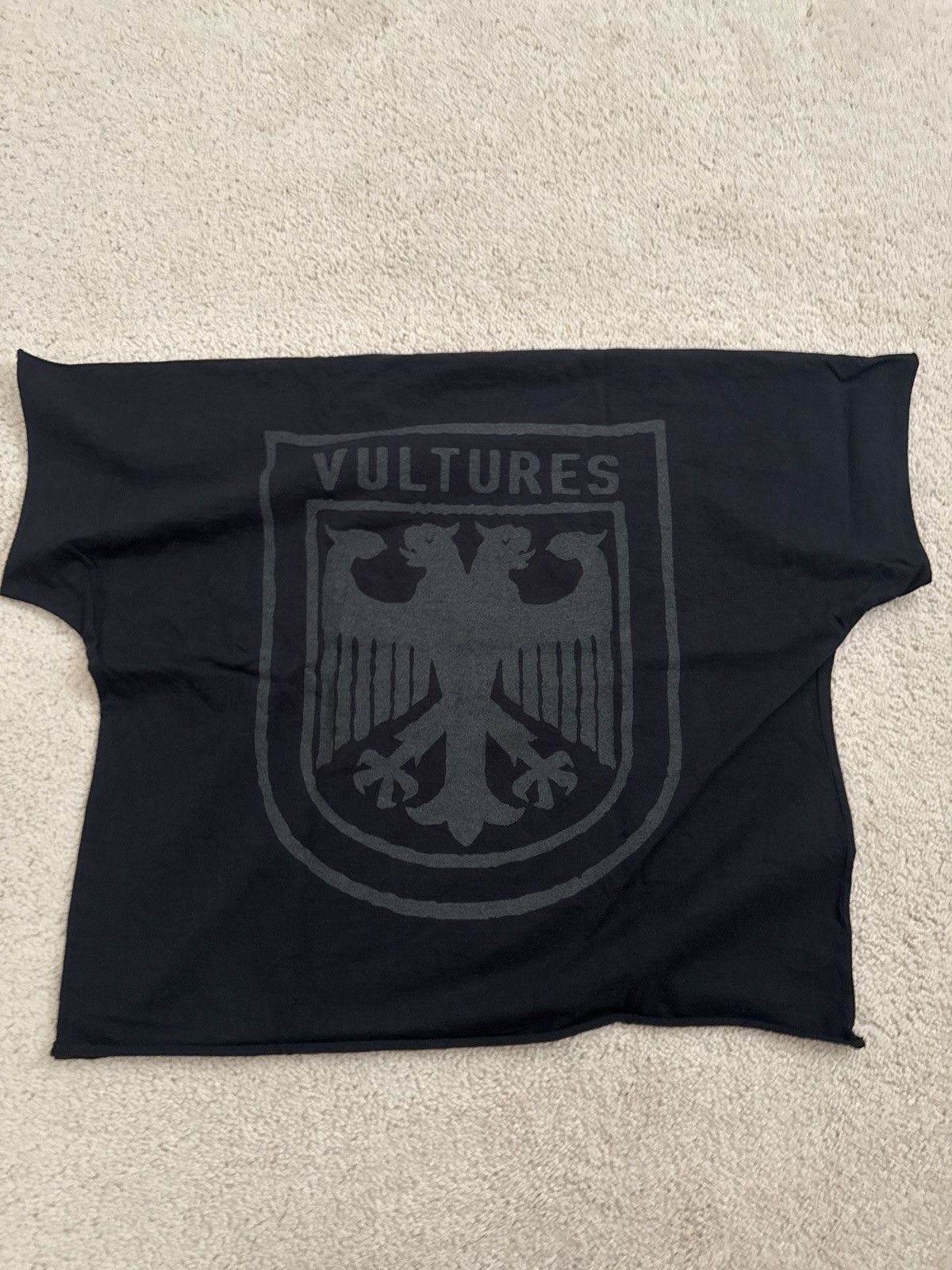 Yeezy YEEZY VULTURES T SHIRT BLACK size 1 Size US S / EU 44-46 / 1 - 1 Thumbnail