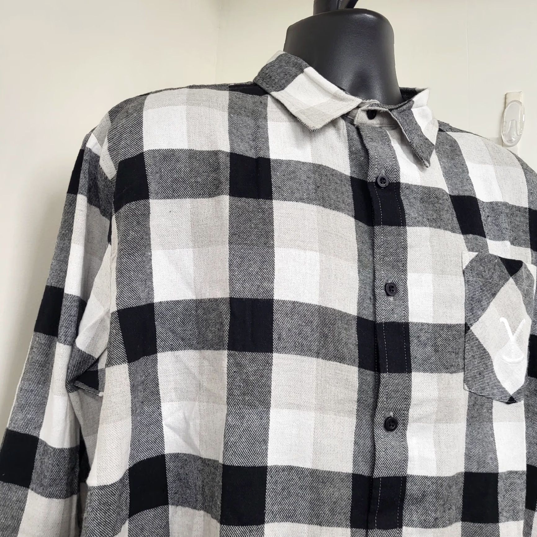 Vintage Yellowstone Flannel Shirt Mens Size M White Black Long Sleeve Dutton Ranch Button-Up Shirt, Buffalo Plaid, Western, Casual, Workwear, Swinging back? Size US M / EU 48-50 / 2 - 6 Thumbnail