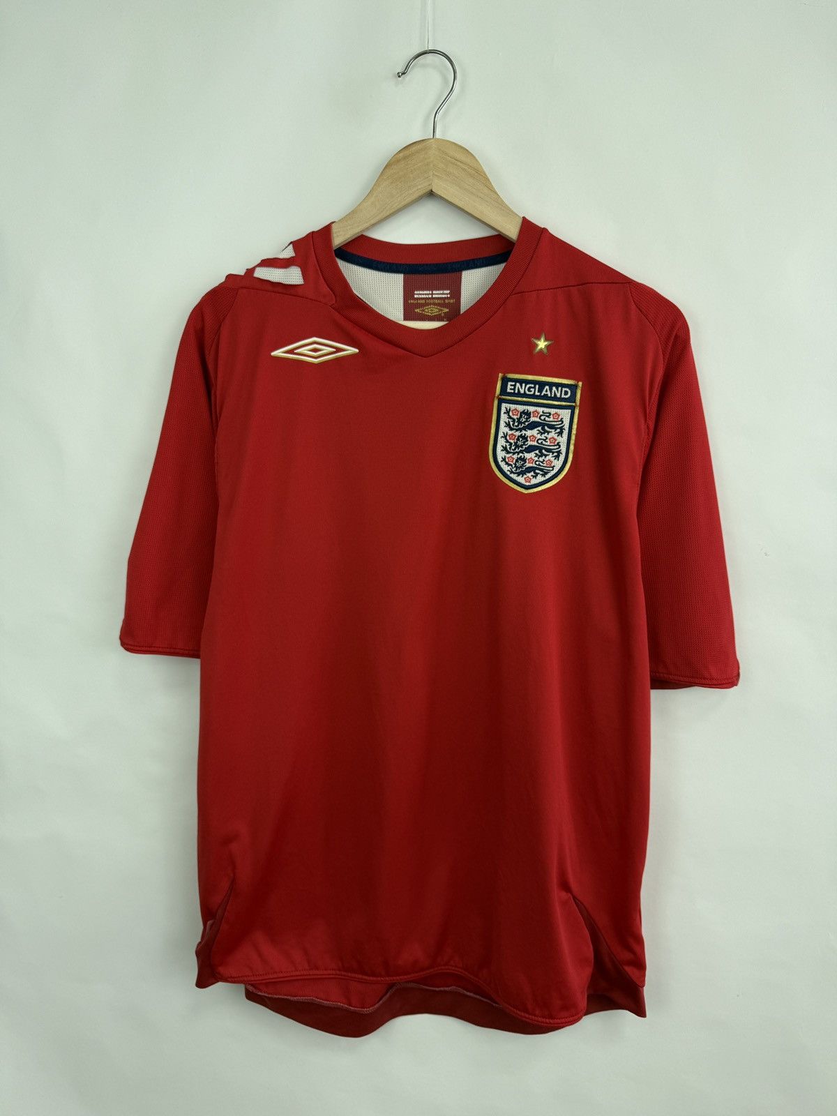 Umbro 🏴󠁧󠁢󠁥󠁮󠁧󠁿 Vintage 2006 England Umbro Soccer Jersey Training T-Shirt Size US L / EU 52-54 / 3 - 3 Thumbnail