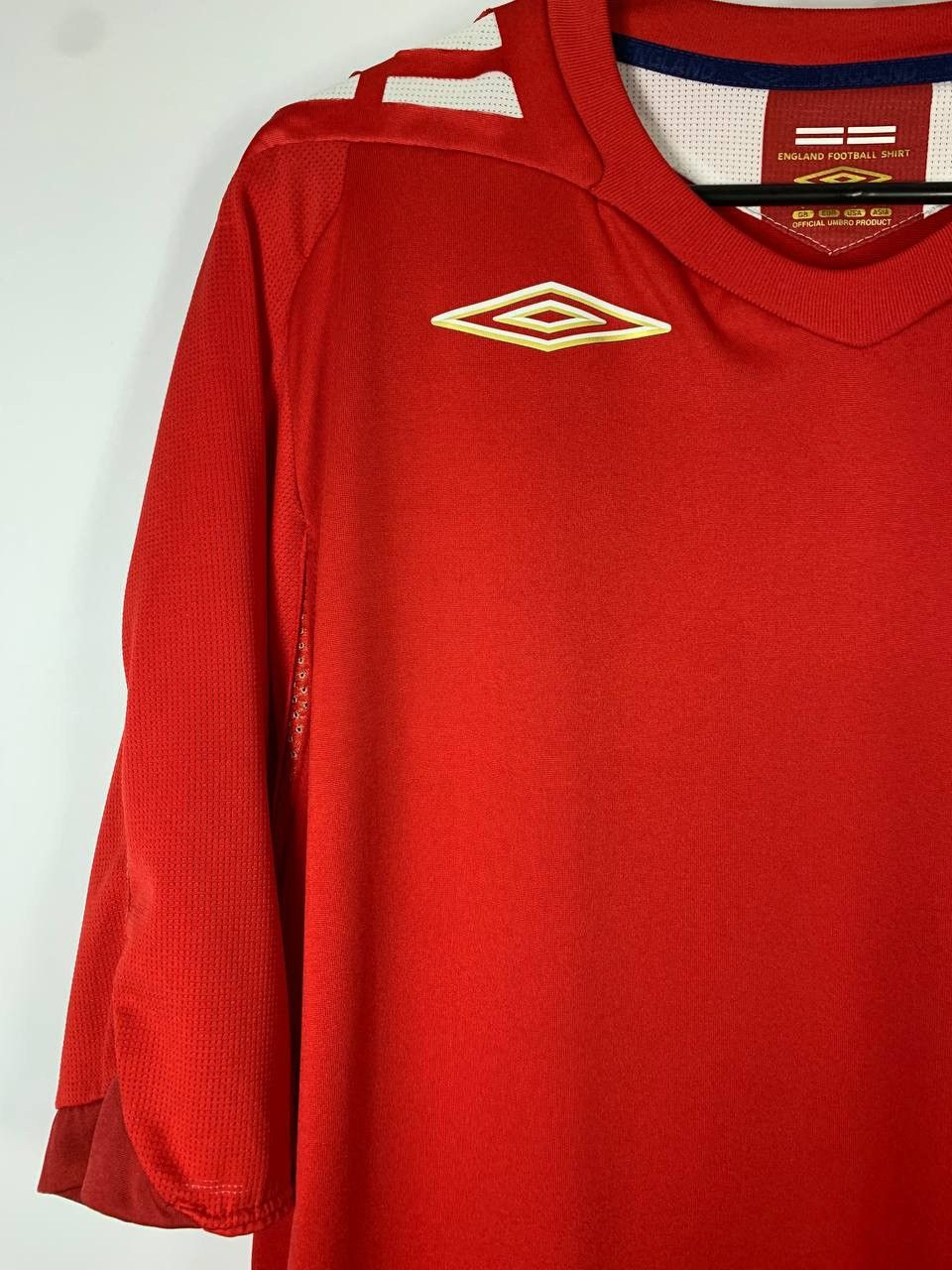 Umbro ENGLAND Away Football Shirt 2006–2008 Umbro Red Jersey BNWOT Size US L / EU 52-54 / 3 - 4 Thumbnail