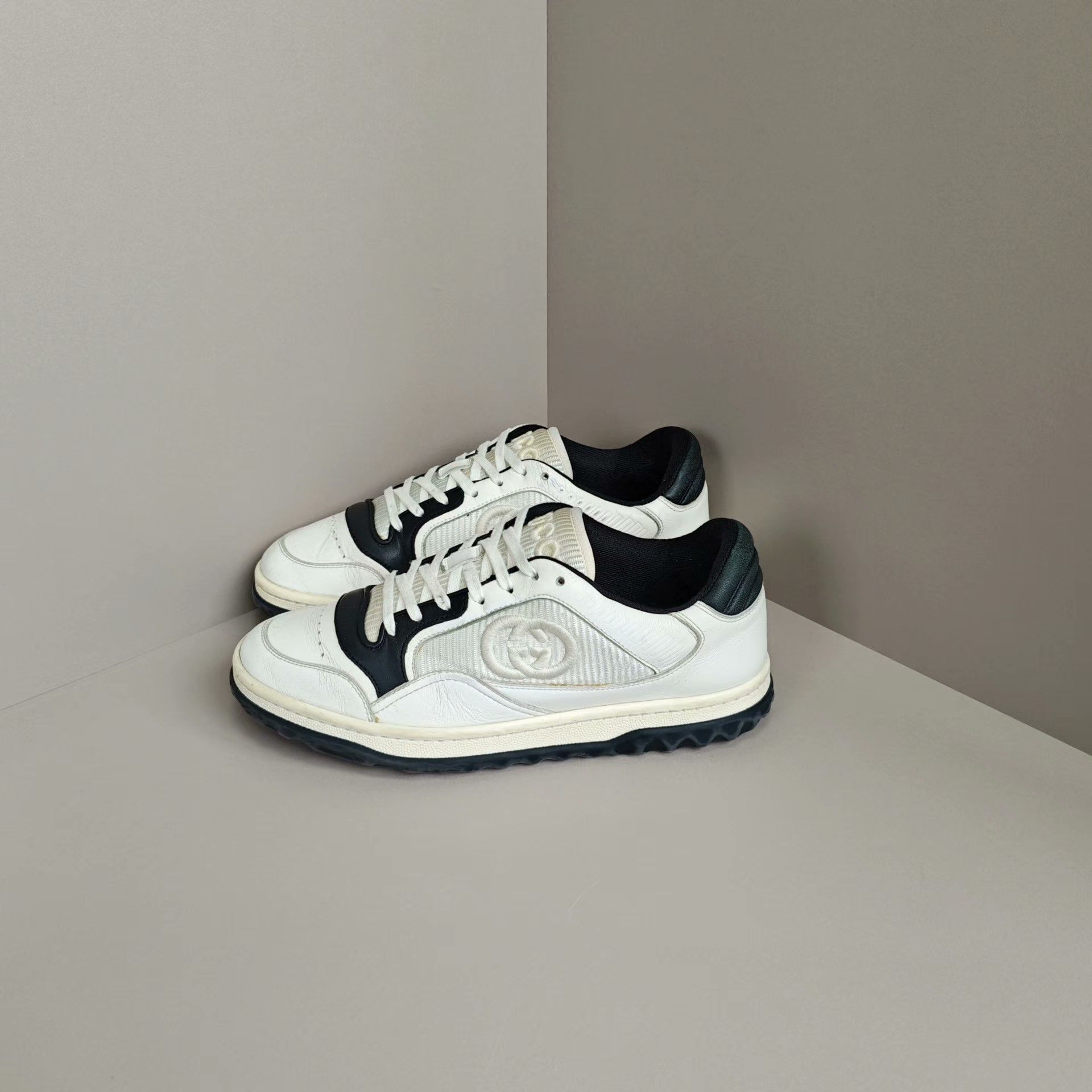 Gucci Gucci Lowtop Sneakers us_8 Women Size US 8 / IT 38 - 1 Thumbnail