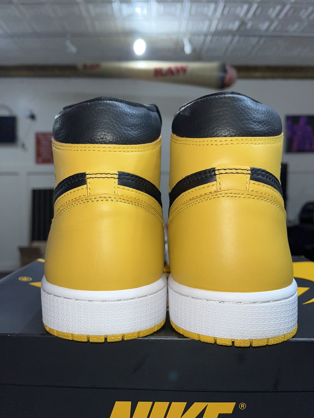 Jordan Brand Jordan 1 Pollen Size US 12 / EU 45 - 4 Thumbnail
