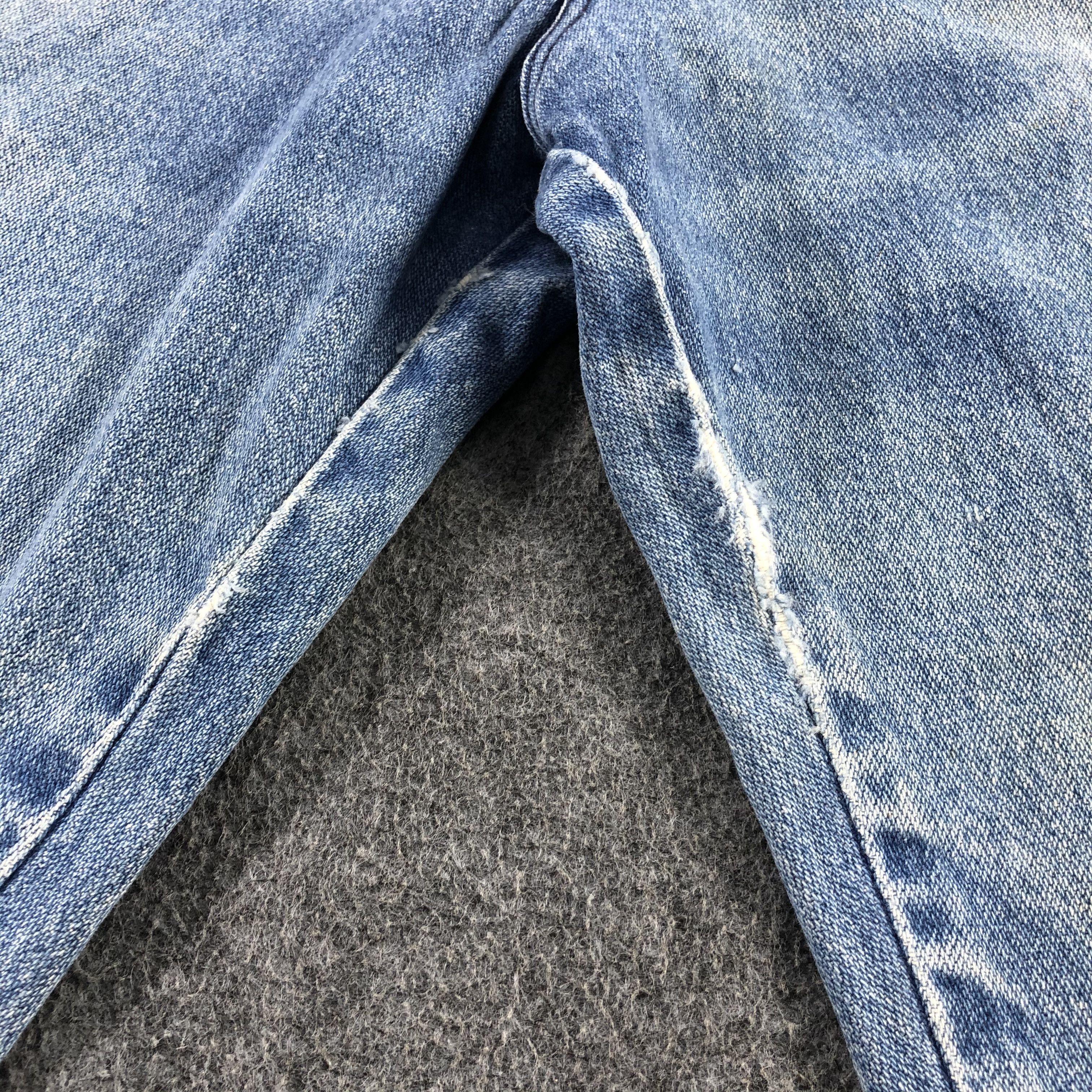 Vintage Vintage Blue Wash Wrangler Jeans-J2415 Size US 31 - 10 Thumbnail