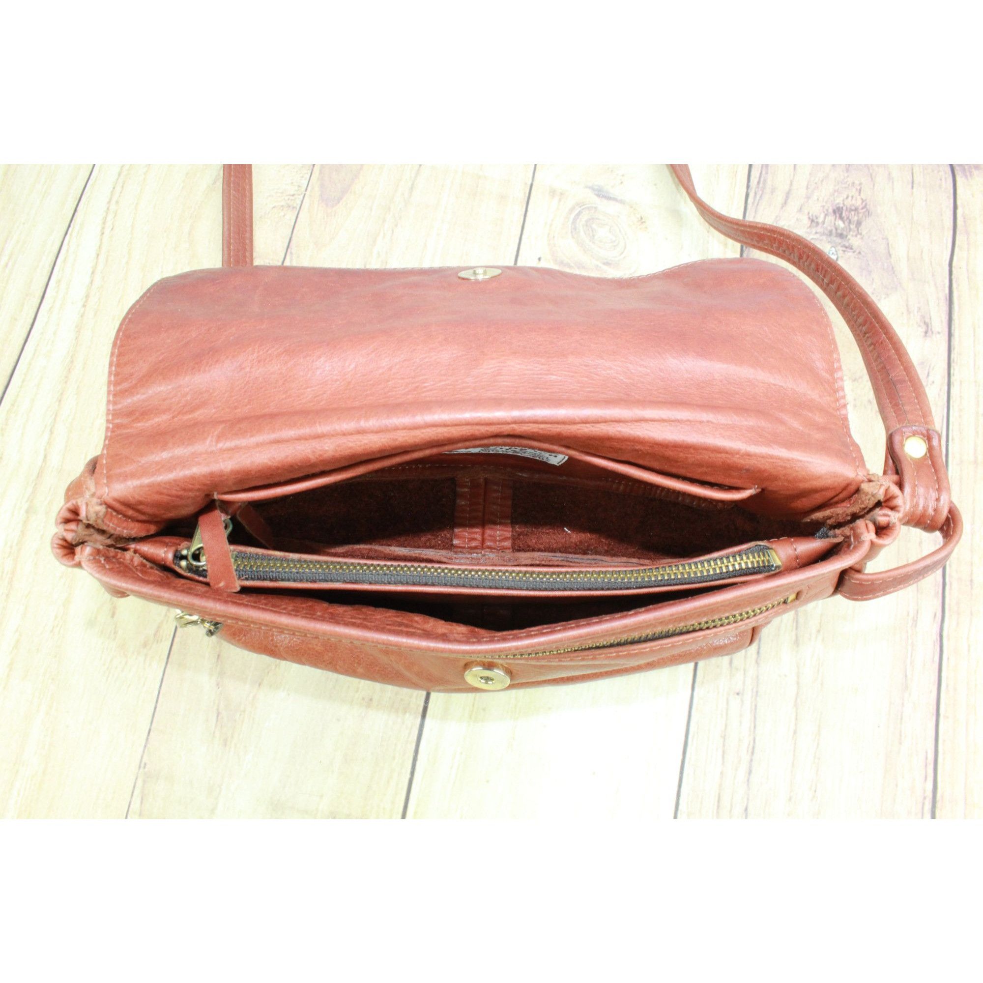 Other Beggar’s Pouch Leather Women's Leather Flap Shoulder Bag Size ONE SIZE - 5 Thumbnail