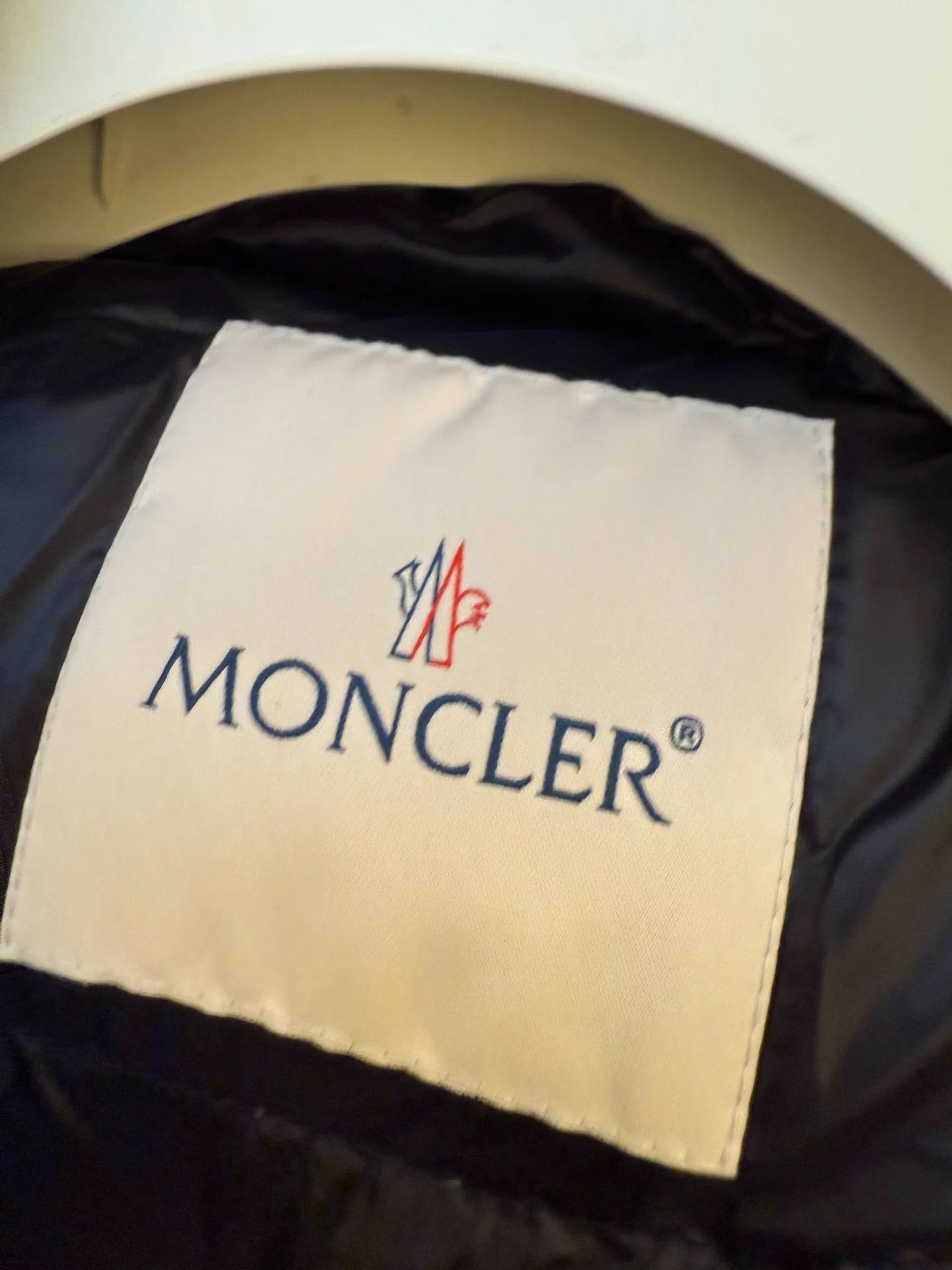 Moncler Moncler Suyen Down Jacket Women's Size 3 9/10 Size L / US 10 / IT 46 - 7 Thumbnail