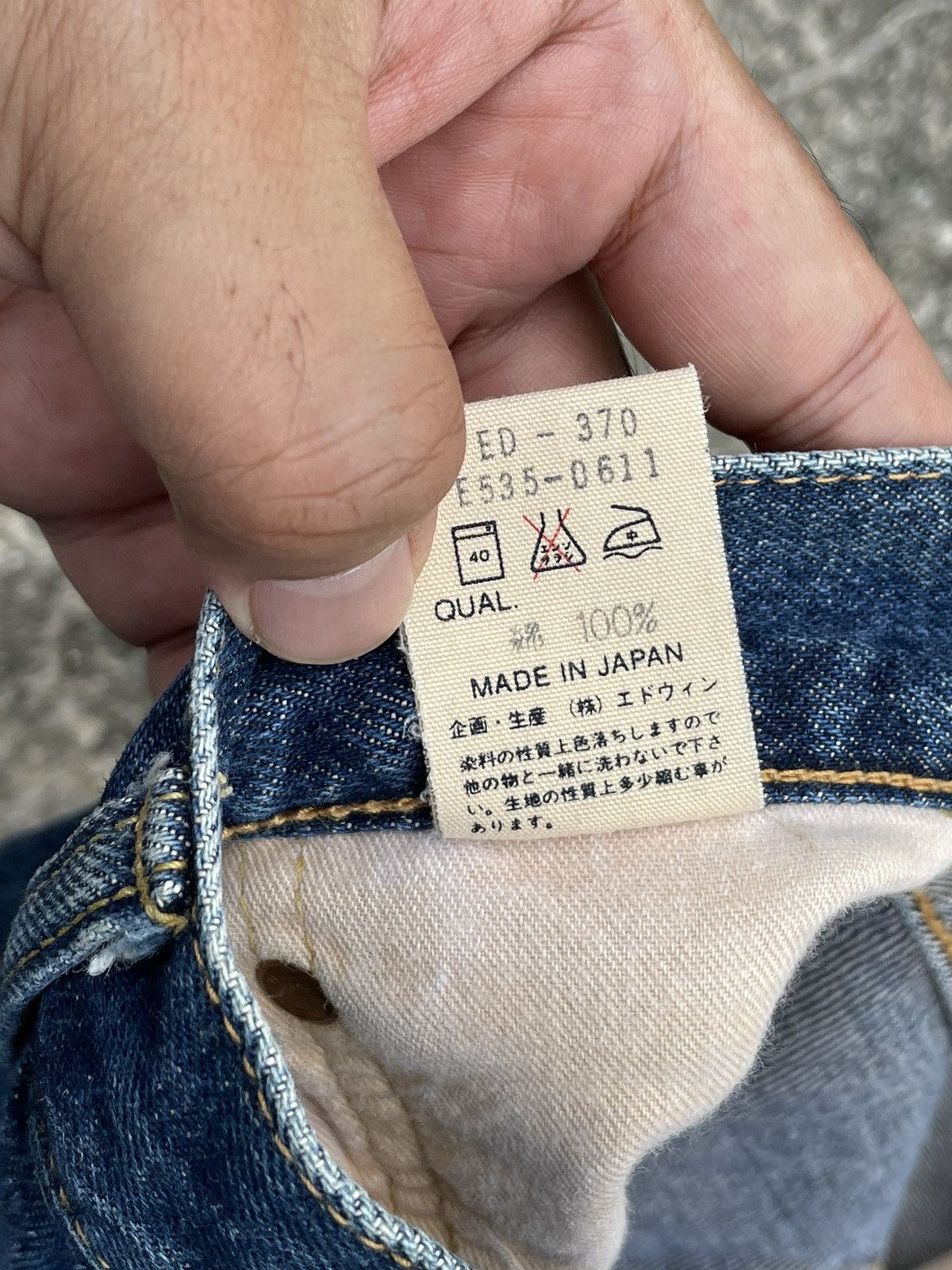 Edwin Vintage Rare Button Edwin 505 Selvedge (J23-11) Size US 28 / EU 44 - 18 Thumbnail