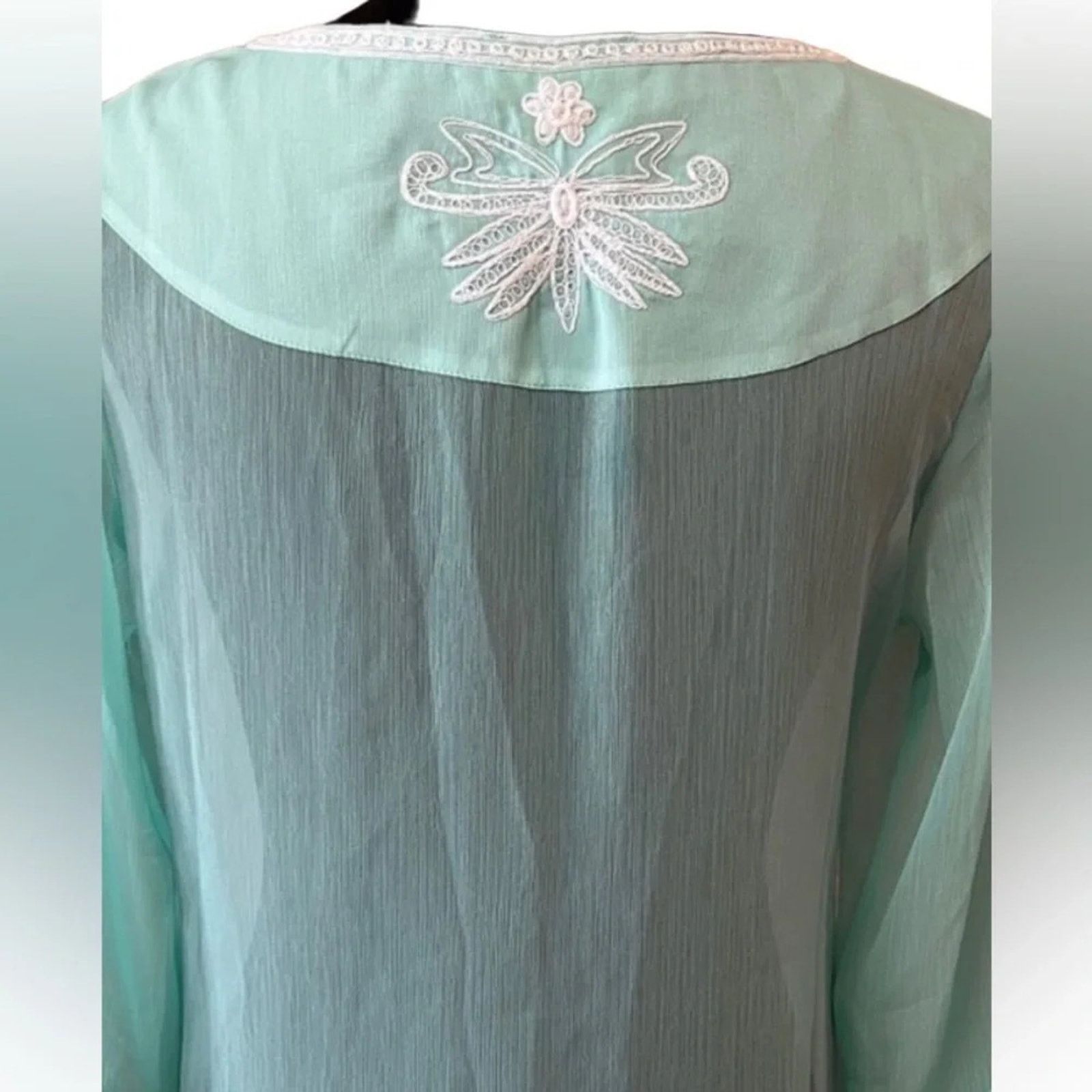 The Unbranded Brand Soft Surroundings mint green embroidered top, size Medium Size M / US 6-8 / IT 42-44 - 3 Thumbnail