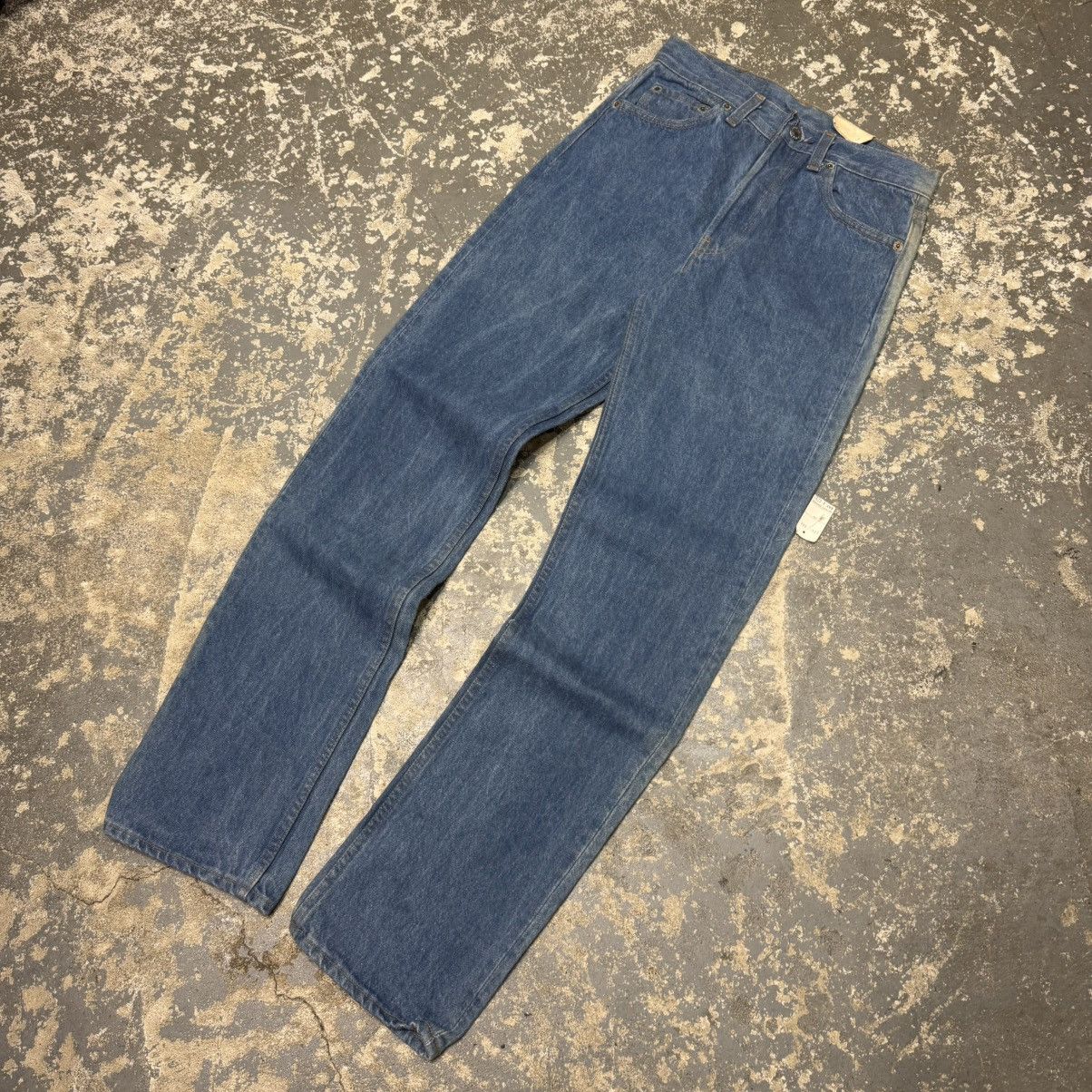 Levi's Vintage Levi’s 501 0113 Light Blue Denim Jeans USA NWT Size US 28 / EU 44 - 6 Thumbnail