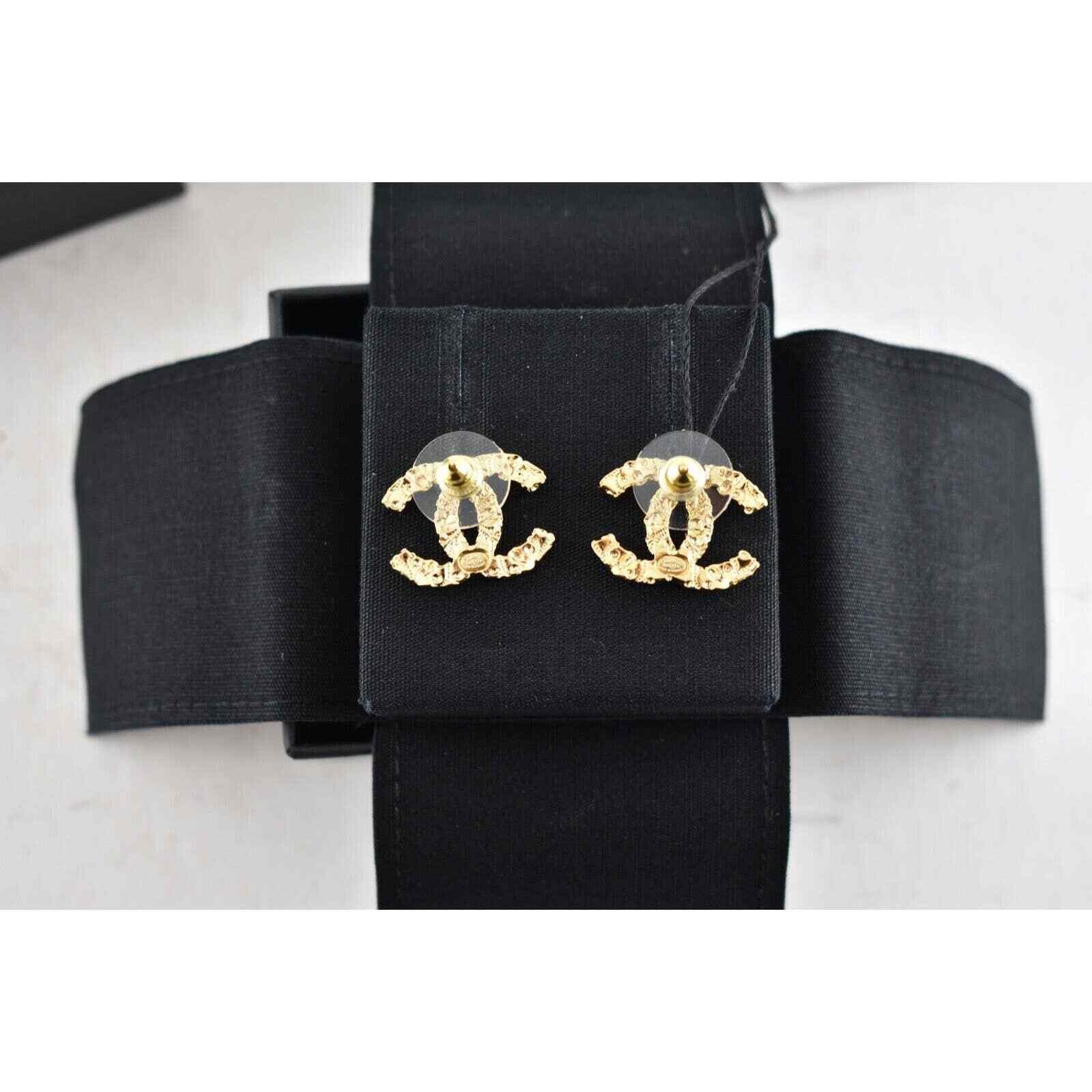 Chanel Chanel Gold Interlocking Hammered Drop Statement Earrings Size ONE SIZE - 9 Thumbnail