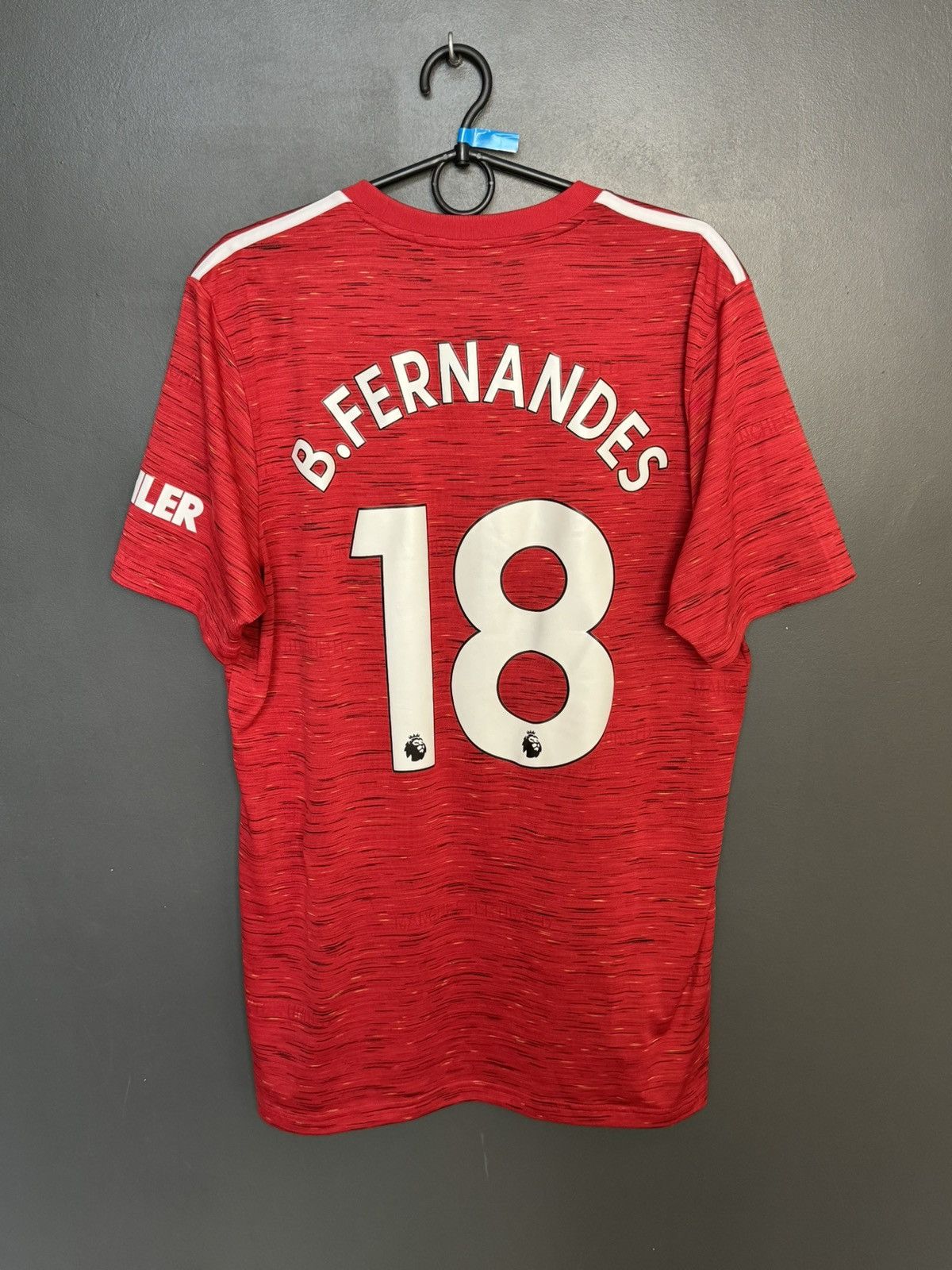 Adidas sticky prints Manchester United 20/21 Home Fernandes Jersey Size US L / EU 52-54 / 3 - 1 Thumbnail