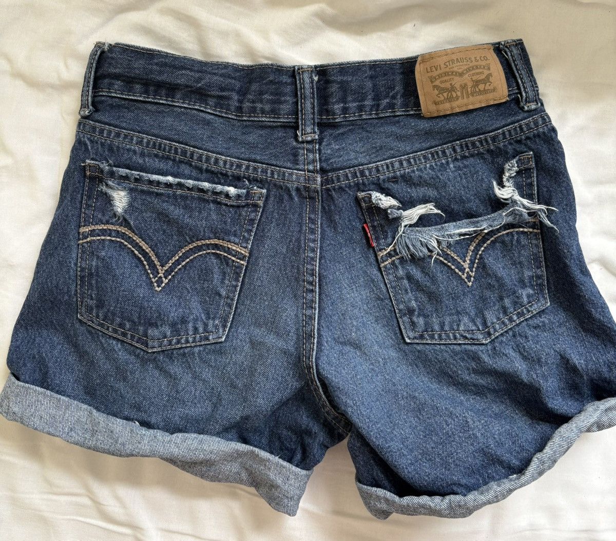 Levi's Levi’s Girlfriend Shorty Short denim shorts W25 / age 14 Size 25" / US 0 / IT 36 - 3 Thumbnail