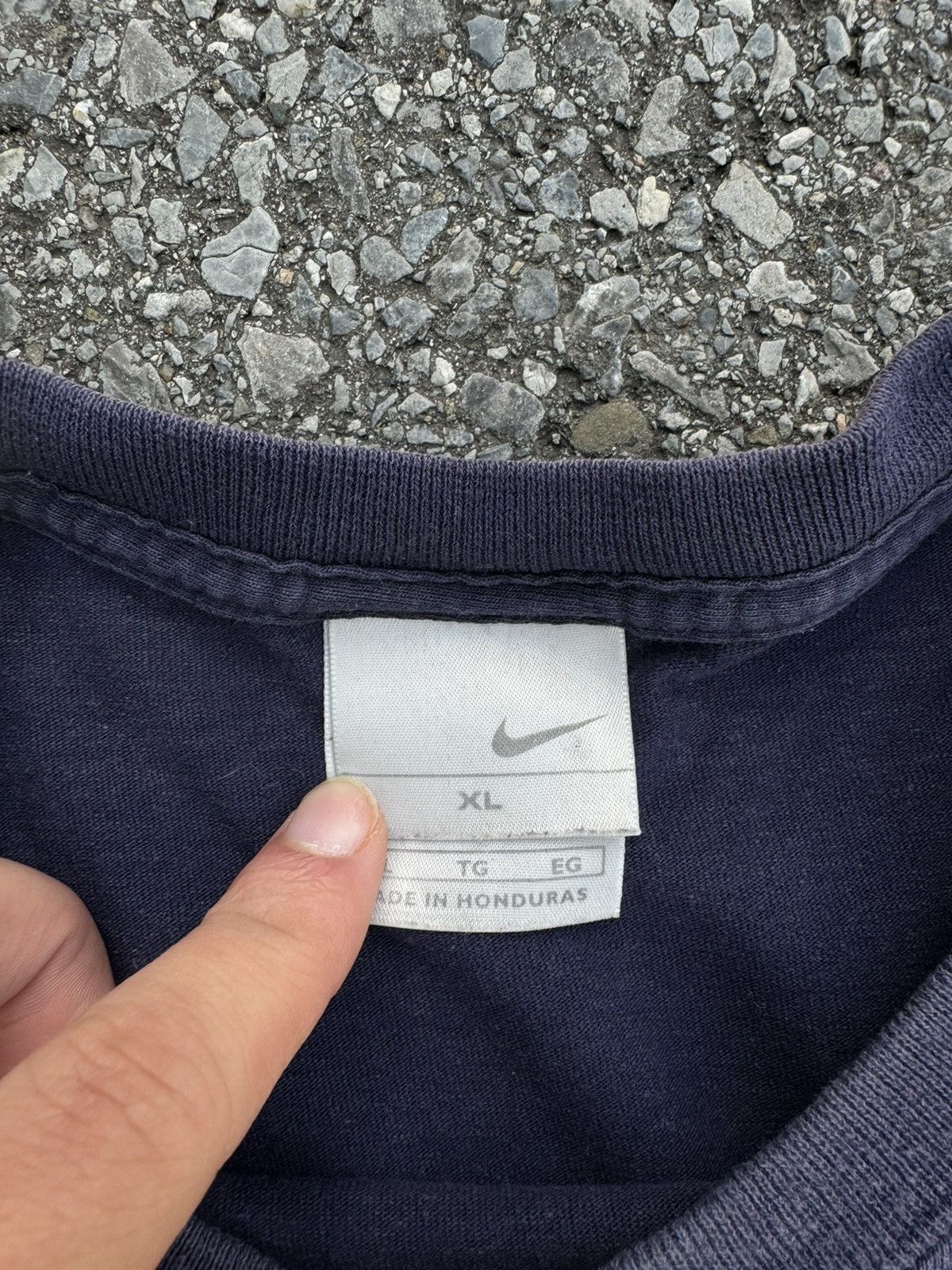 Japanese Brand × Nike × Vintage Nike central swoosh logo vintage 00s boxy tees rap skate Size US XL / EU 56 / 4 - 6 Thumbnail