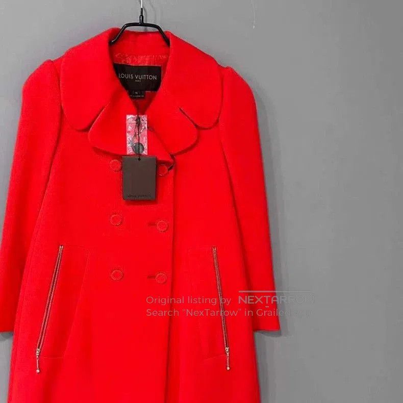 Louis Vuitton Louis Vuitton Ruffled Collar Double-Breasted Coat. Size US M / EU 48-50 / 2 - 2 Thumbnail