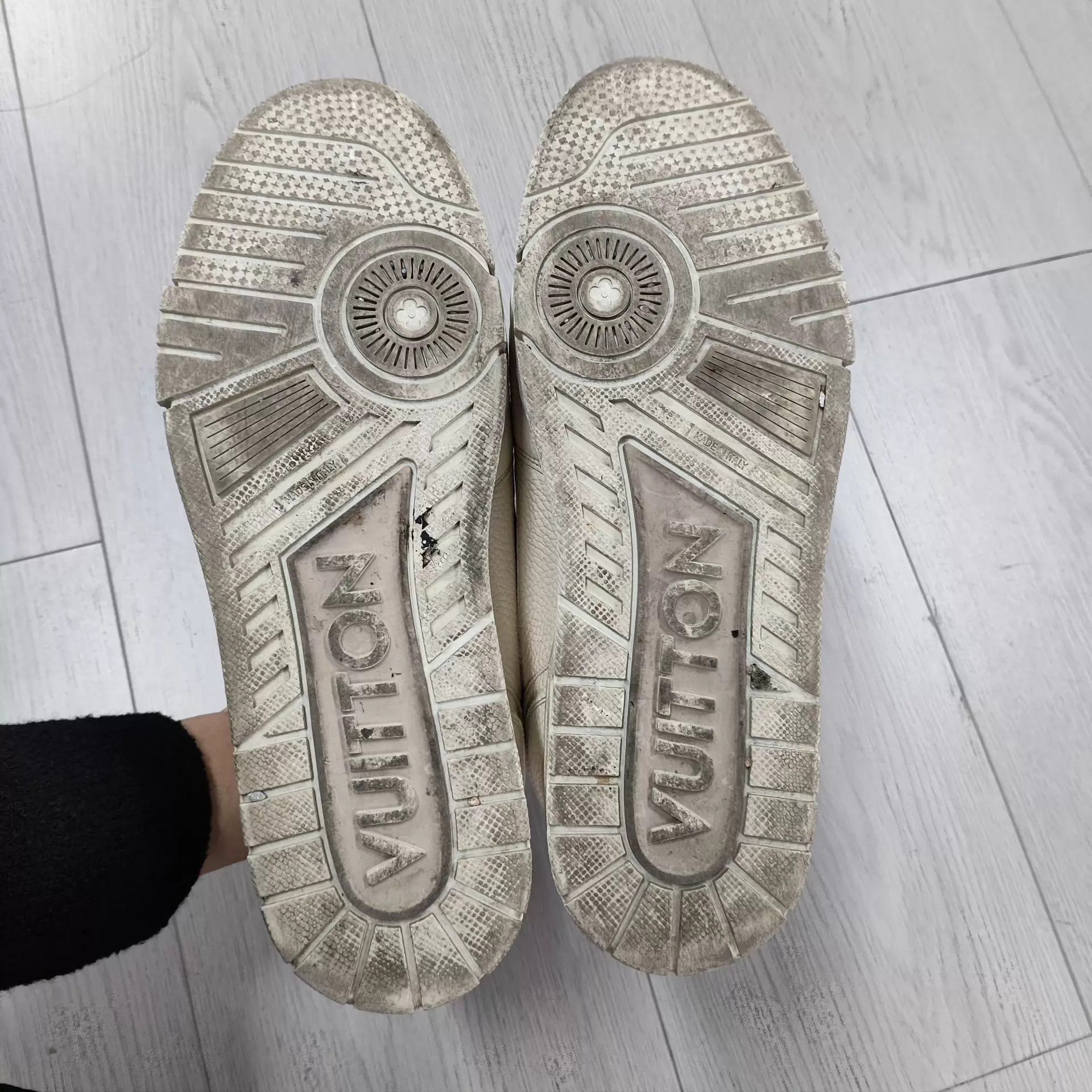 Louis Vuitton LV Leather Velcro Trainer Gray Brown 8.5 Size US 8.5 / EU 41-42 - 3 Thumbnail