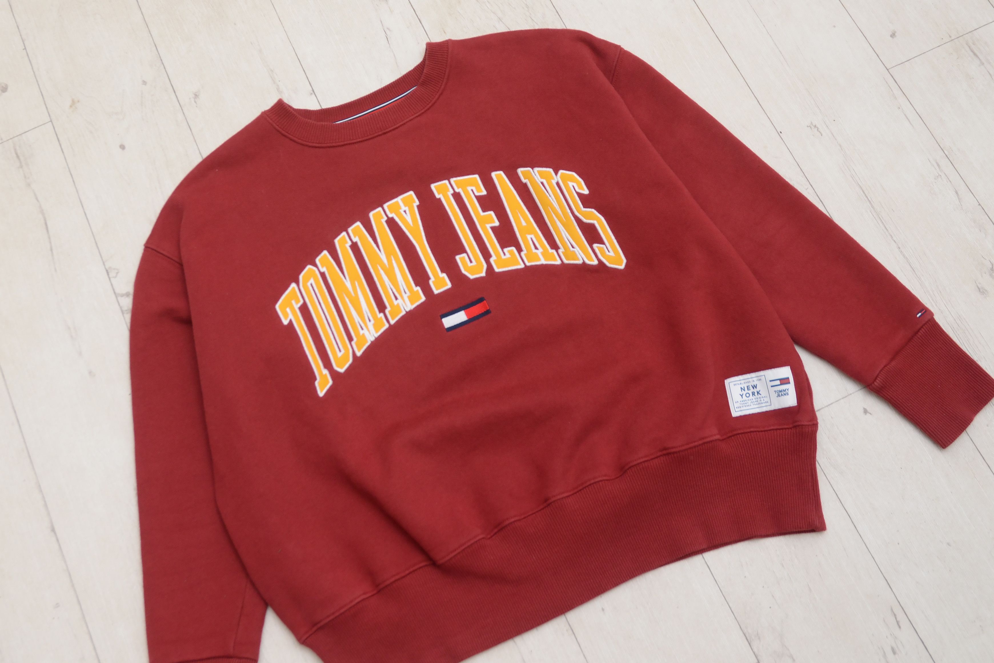 Tommy Hilfiger Tommy Hilfiger Tommy Jeans Red Box Logo Sweatshirt Unisex Size M / US 6-8 / IT 42-44 - 3 Thumbnail