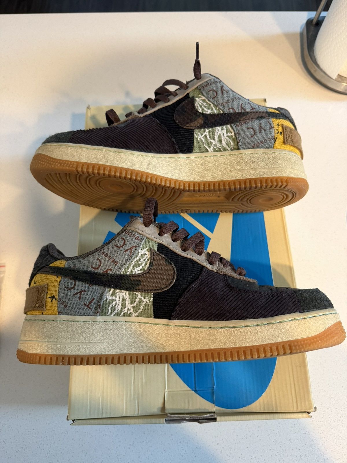 Nike × Travis Scott Nike Air Force 1 Low x Travis Scott Size US 9.5 / EU 42-43 - 4 Thumbnail