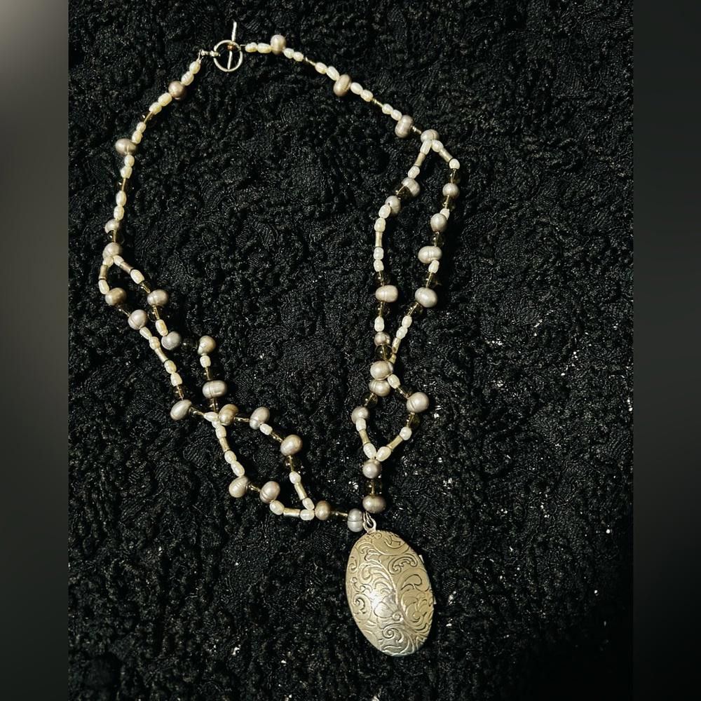 Designer Elegant Pearl and Locket Necklace Size ONE SIZE - 1 Thumbnail