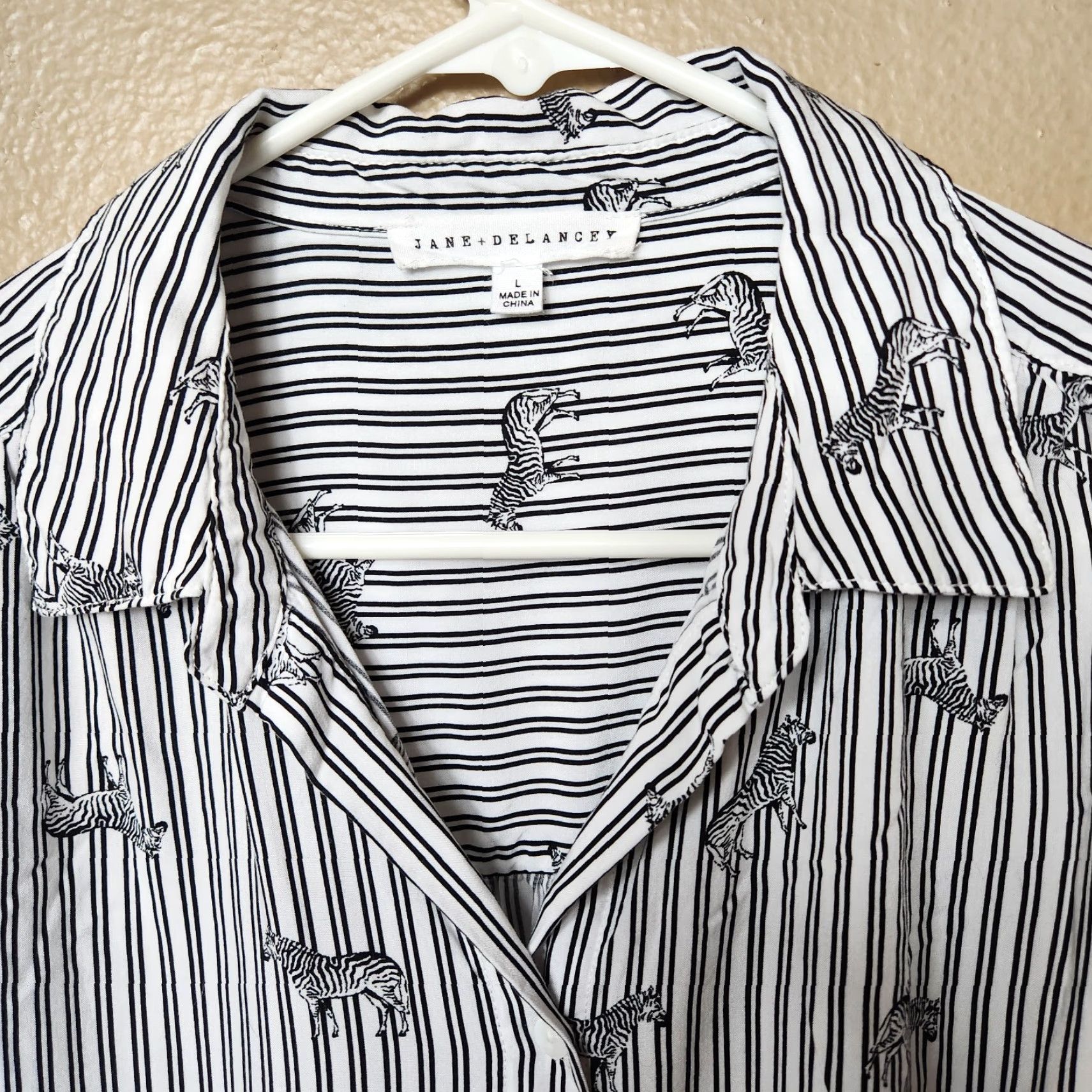 Vintage Jane + Delancey Womens Black/White Striped Zebra Print Short Sleeve Shirt Size L Size L / US 10 / IT 46 - 2 Thumbnail