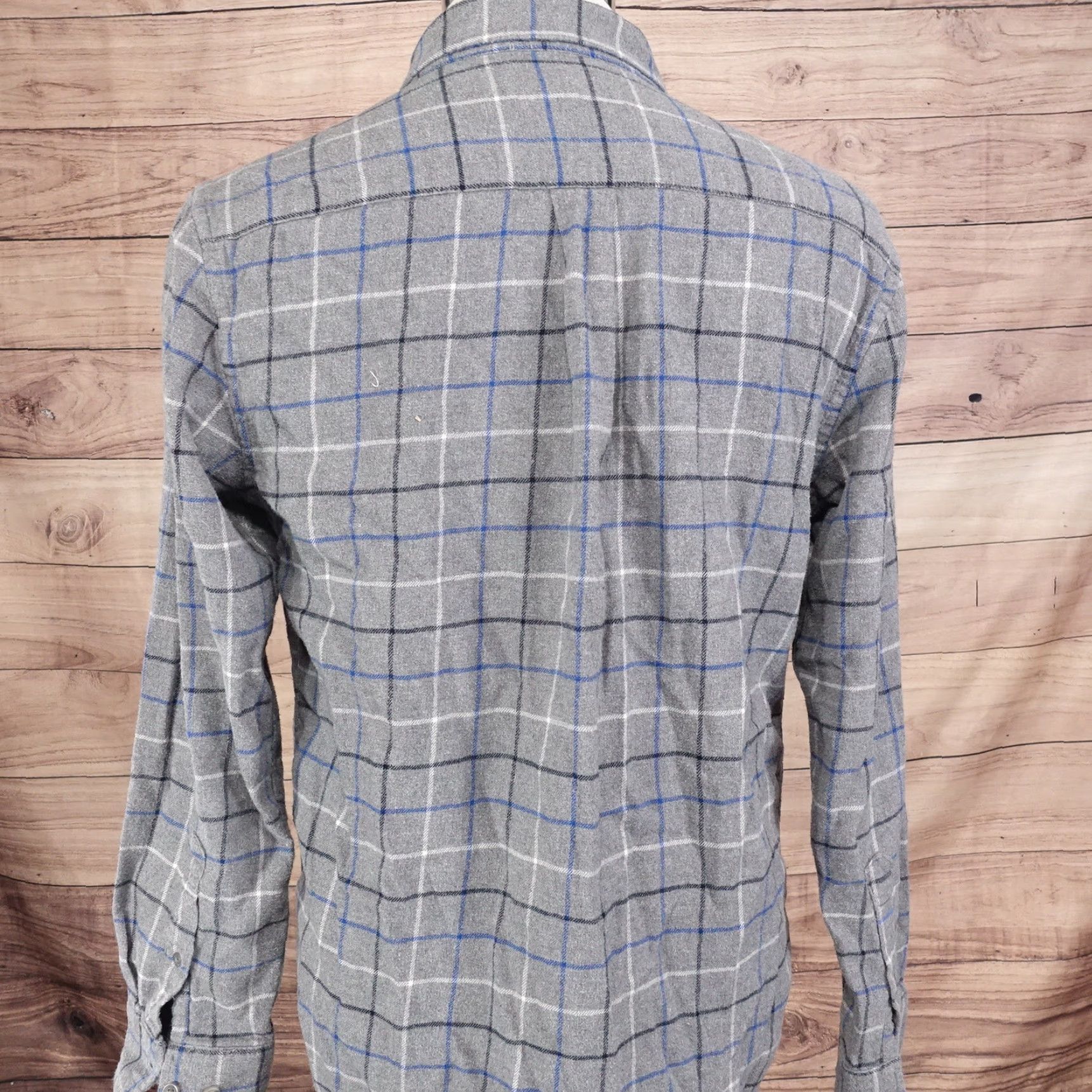 Croft & Barrow CROFT & BARROW GREY CHECK FLANNEL BUTTON DOWN SHIRT MENS SIZE M MEDIUM Size US M / EU 48-50 / 2 - 4 Thumbnail