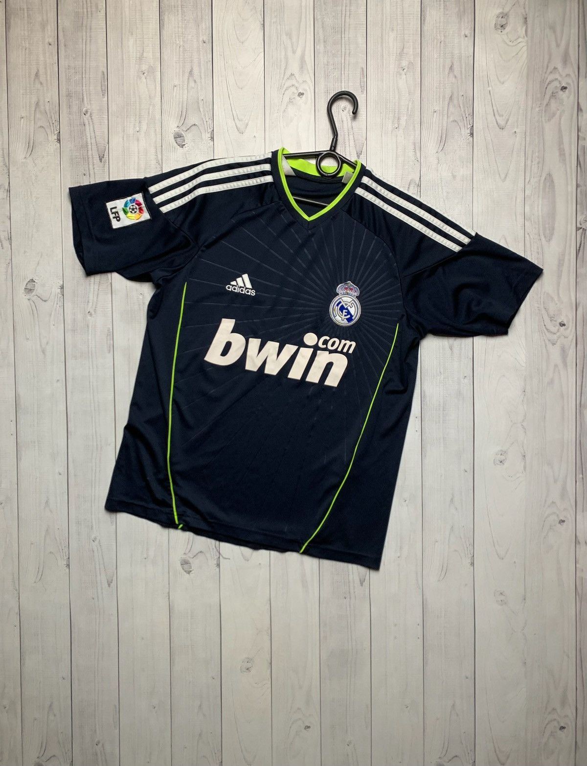 Adidas × Vintage Vintage adidas Real Madrid soccer jersey size Xs/S Size US XS / EU 42 / 0 - 1 Thumbnail