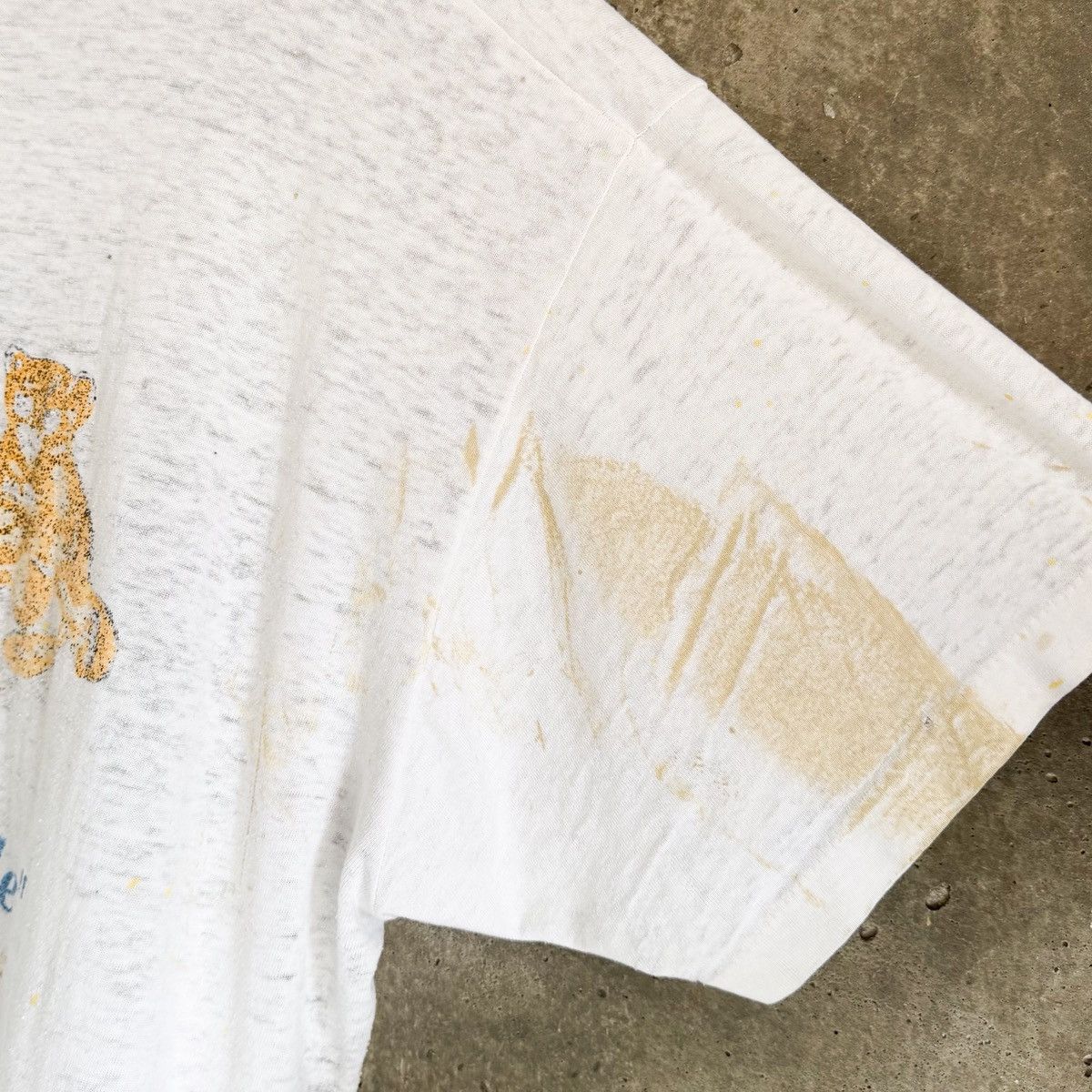 Band Tees 90s THRASHED Paper Thin Paint Splatter Food Lion T Shirt Size US XL / EU 56 / 4 - 8 Thumbnail