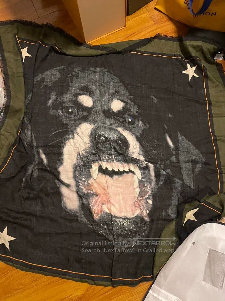 Givenchy Givenchy Big dog head scarf Size ONE SIZE - 2 Thumbnail