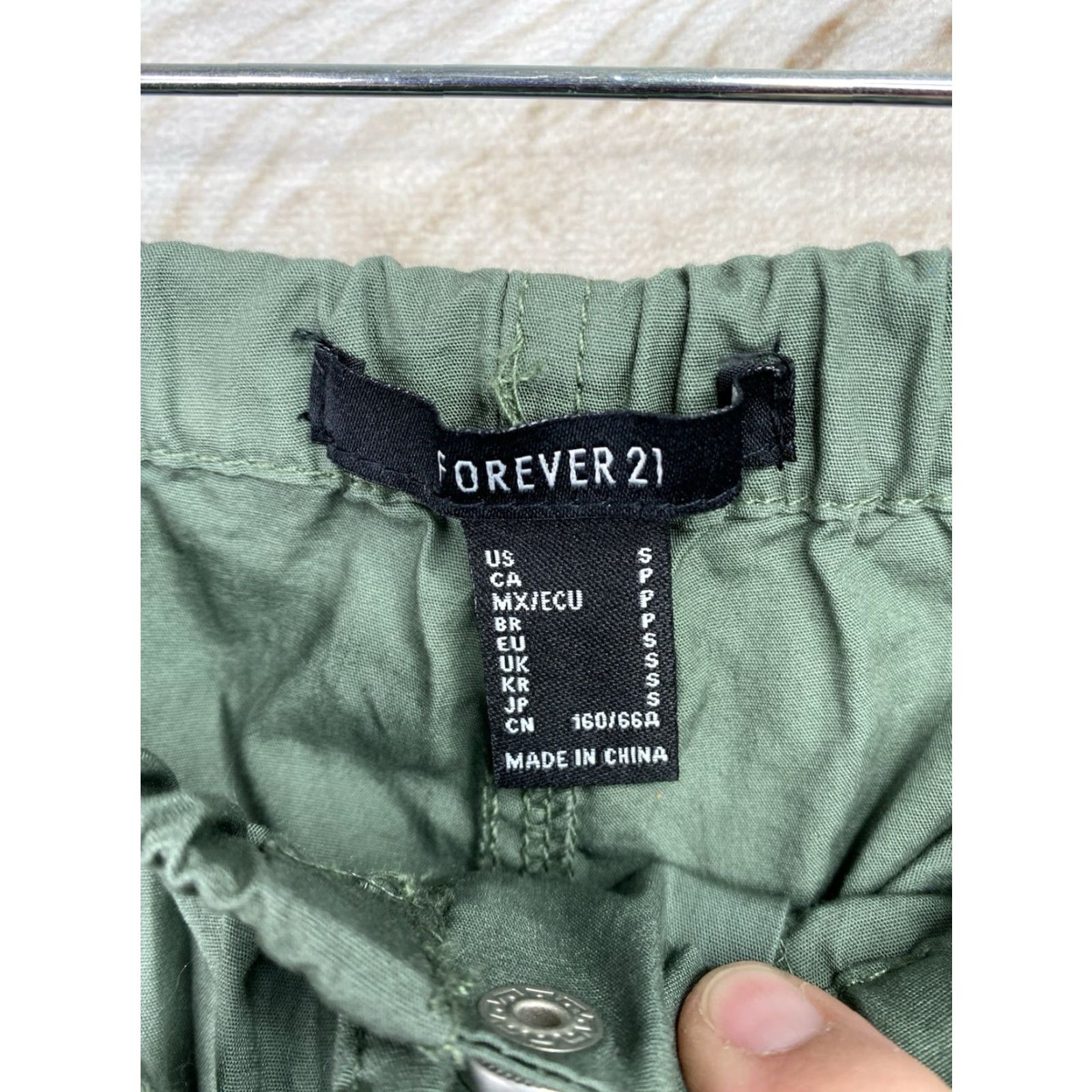 Forever 21 FOREVER 21 Parachute Pants Womens S Green Wide Leg Baggy Lightweight Y2K 80s Size 28" / US 6 / IT 42 - 6 Thumbnail