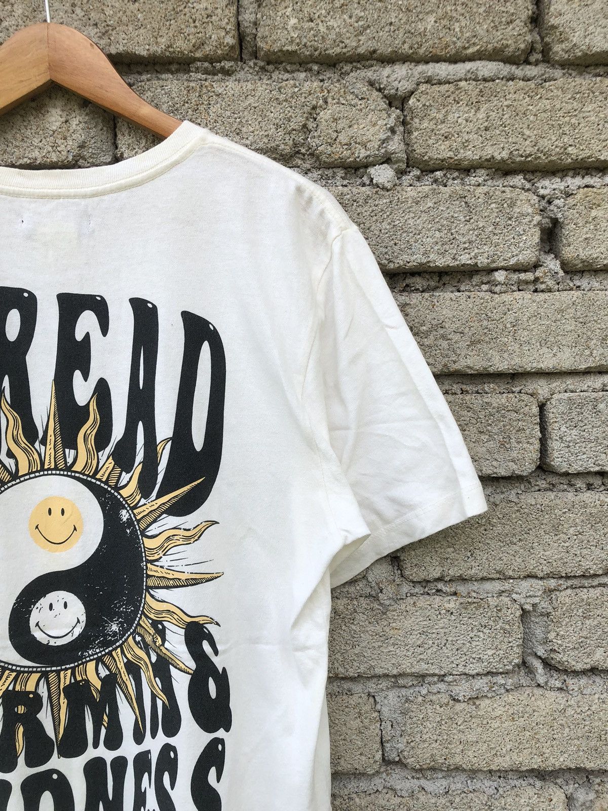 Japanese Brand RARE RSQ x Smiley Spread Warmth Backhit Tee Size US L / EU 52-54 / 3 - 7 Thumbnail