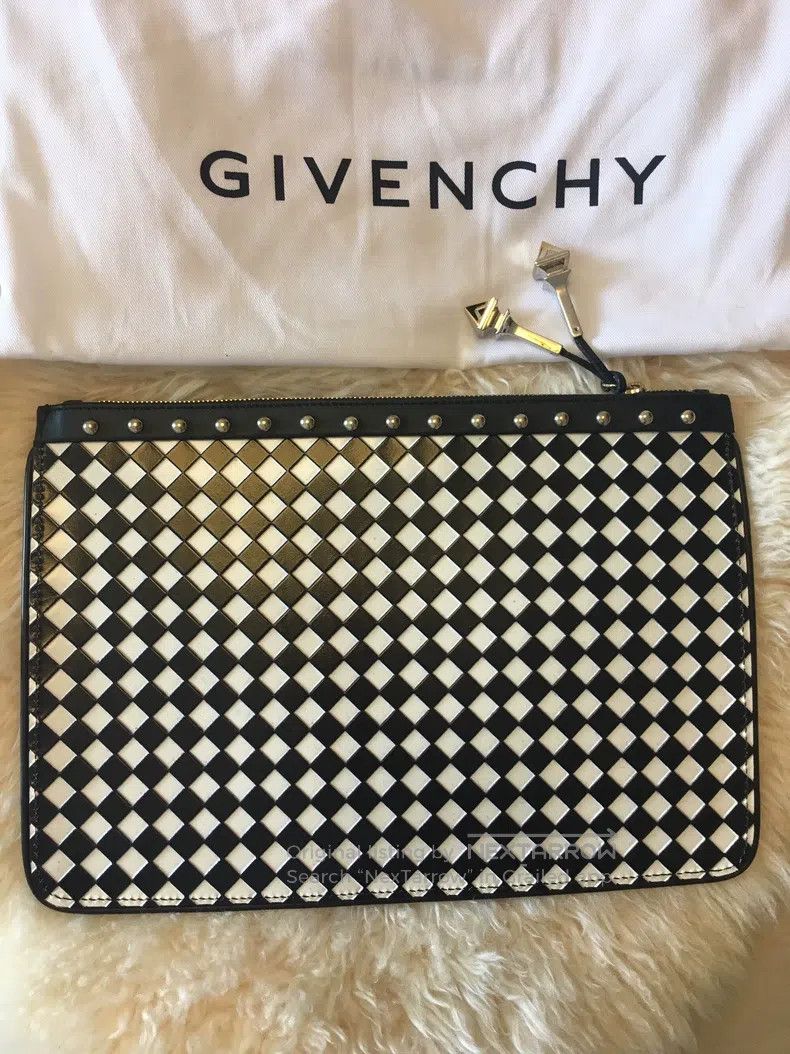 Givenchy Givenchy Classic Big Hole Black Hoodie Size S Original Pri Size ONE SIZE - 1 Thumbnail