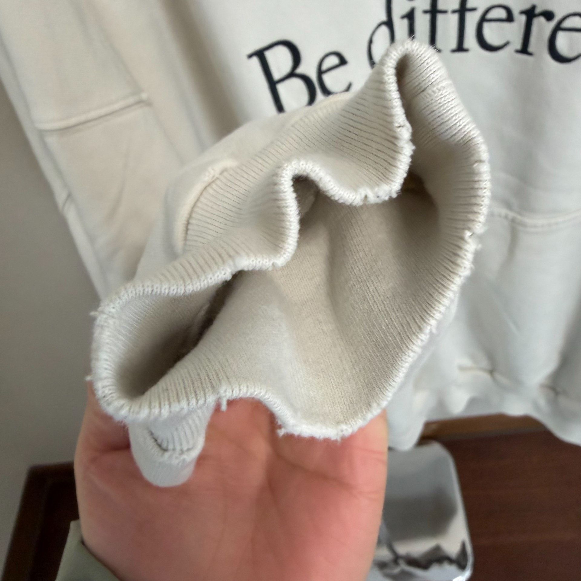 Balenciaga Balenciaga FW22 'Be Different' Apple Print Hoodie Size US L / EU 52-54 / 3 - 6 Thumbnail