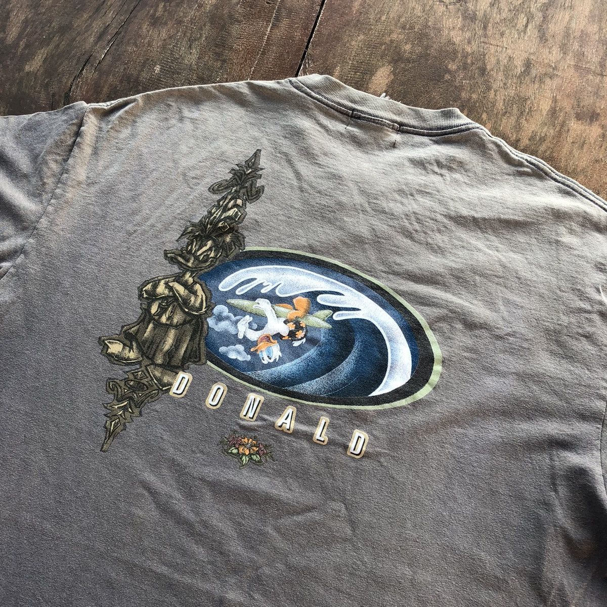 Vintage Vintage Thrashed Faded Donald Duck Surfing Rare T Shirt Size US XL / EU 56 / 4 - 1 Thumbnail