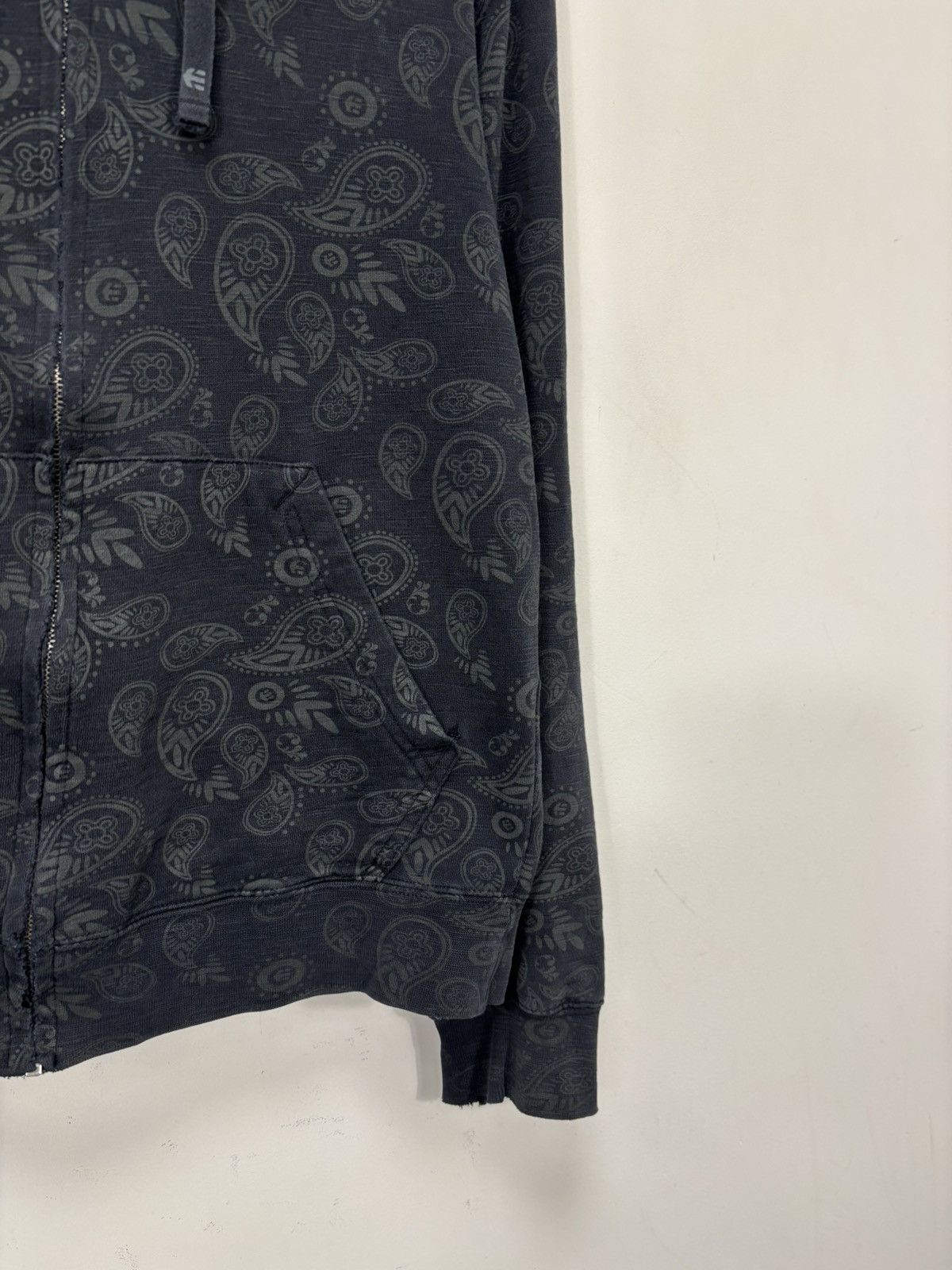 Etnies Vintage Etnies Y2K Paisley Print Skateboard Zip Up Hoodie Size US M / EU 48-50 / 2 - 7 Thumbnail