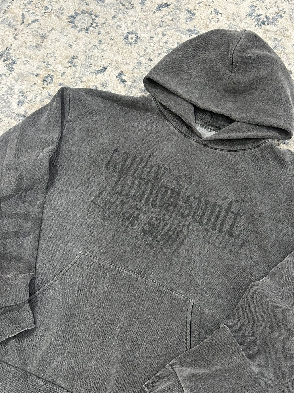 Other Taylor Swift Official Merch Reputation Hoodie Size M/L Size L / US 10 / IT 46 - 4 Thumbnail