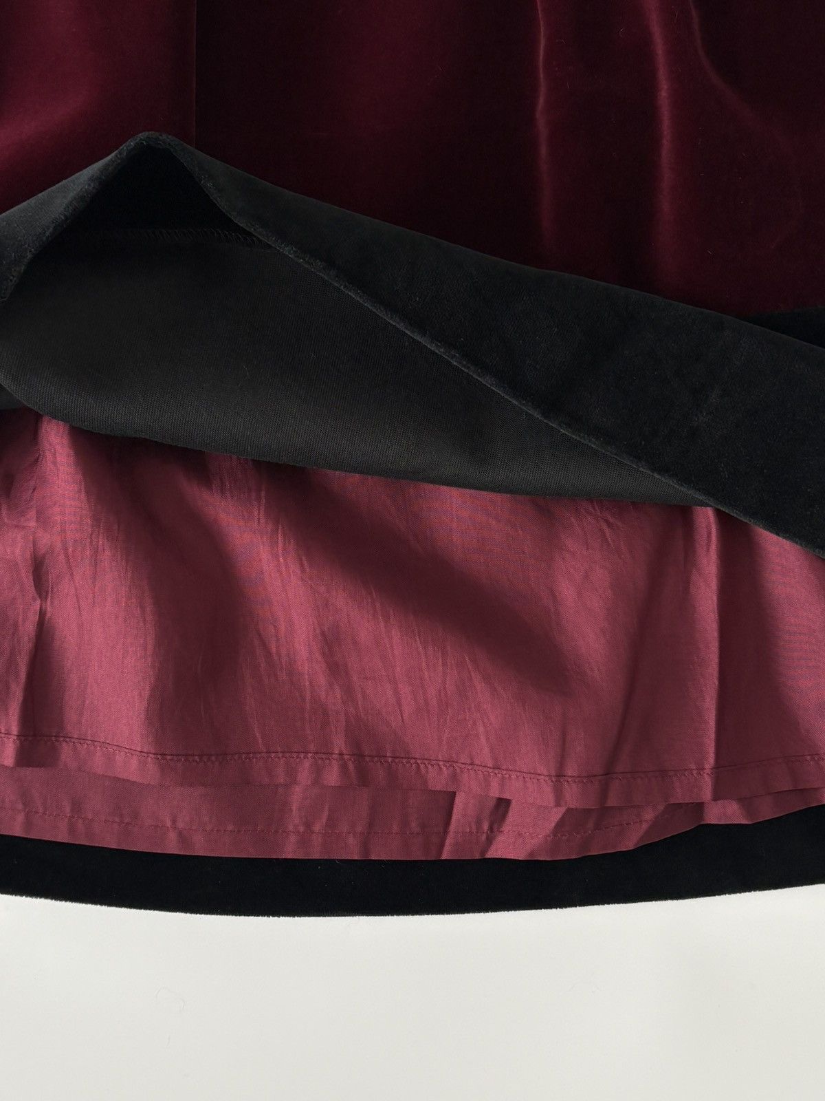 Yves Saint Laurent YSL Rive Gauche F/W 1994 Two-Toned Velvet Skirt Burgundy S Size 27" / US 4 / IT 40 - 13 Thumbnail