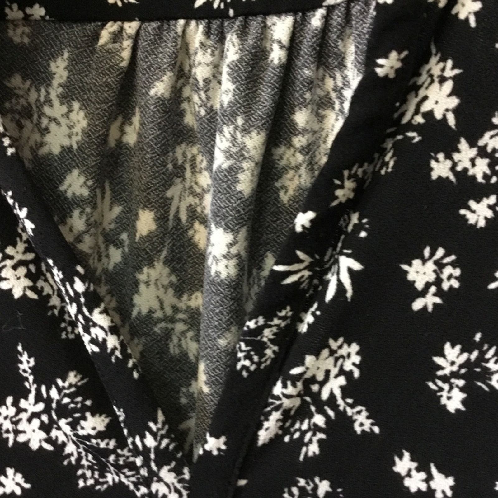 Mango MNG Black Ruffle Cap Sleeve Floral Mini Dress Size M / US 6-8 / IT 42-44 - 7 Thumbnail