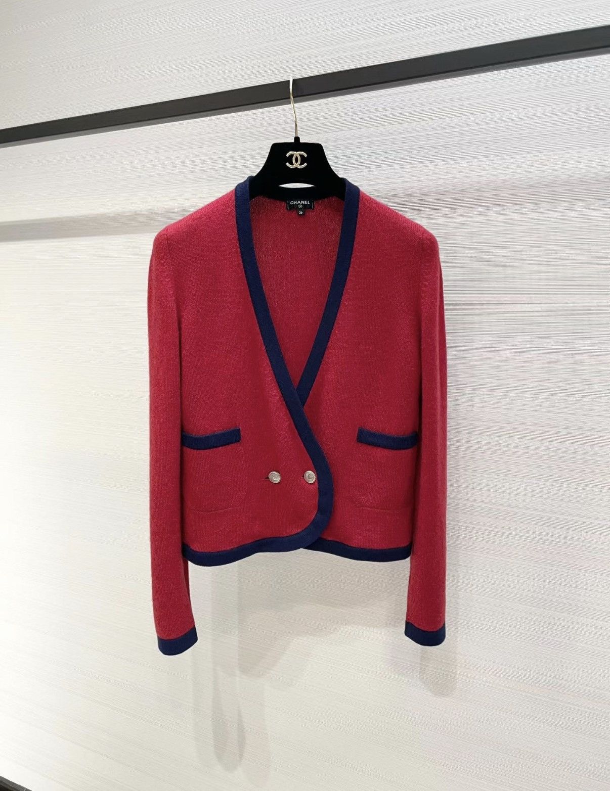 Chanel Chanel F36 Classic Cashmere Cardigan Red with Blue Trim J33 Size XS / US 0-2 / IT 36-38 - 1 Thumbnail