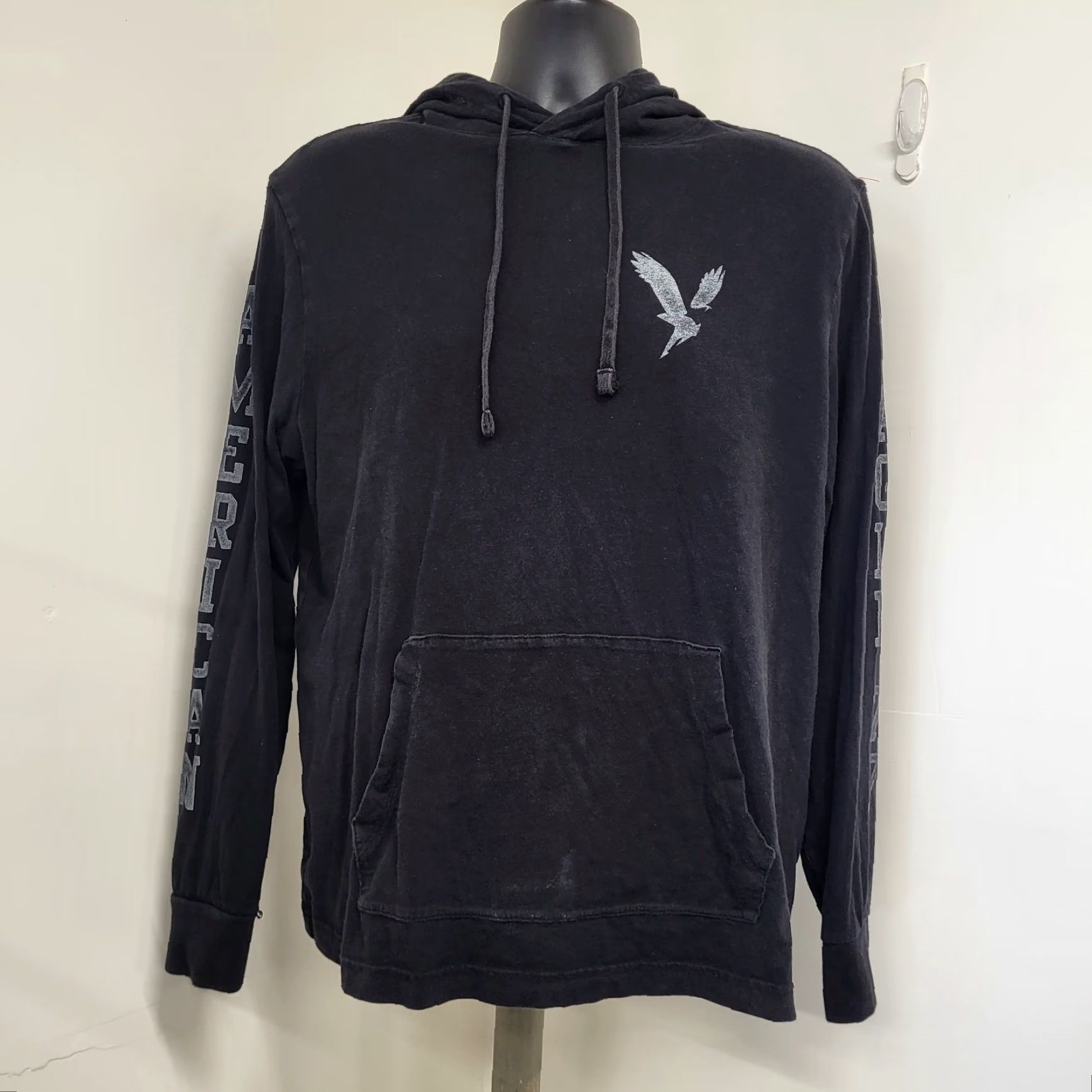 American Eagle Outfitters VINTAGE? No — Not Vintage. American Eagle Outfitters Hoodie Mens M Black Super Soft Standard Fit Pullover Hooded with Pockets Logo Print Size US M / EU 48-50 / 2 - 2 Thumbnail