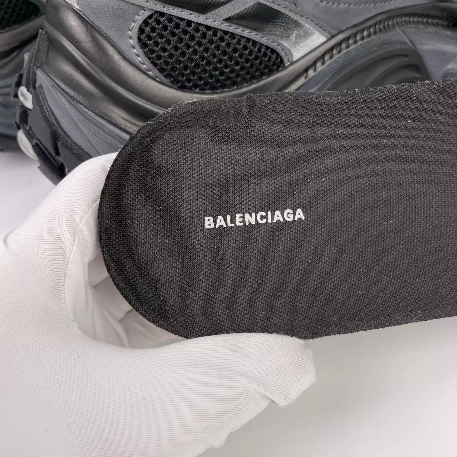 Balenciaga Balenciaga Men's Gray 41 Sneakers S Full Set Ticket Size US 8 / EU 41 - 8 Thumbnail