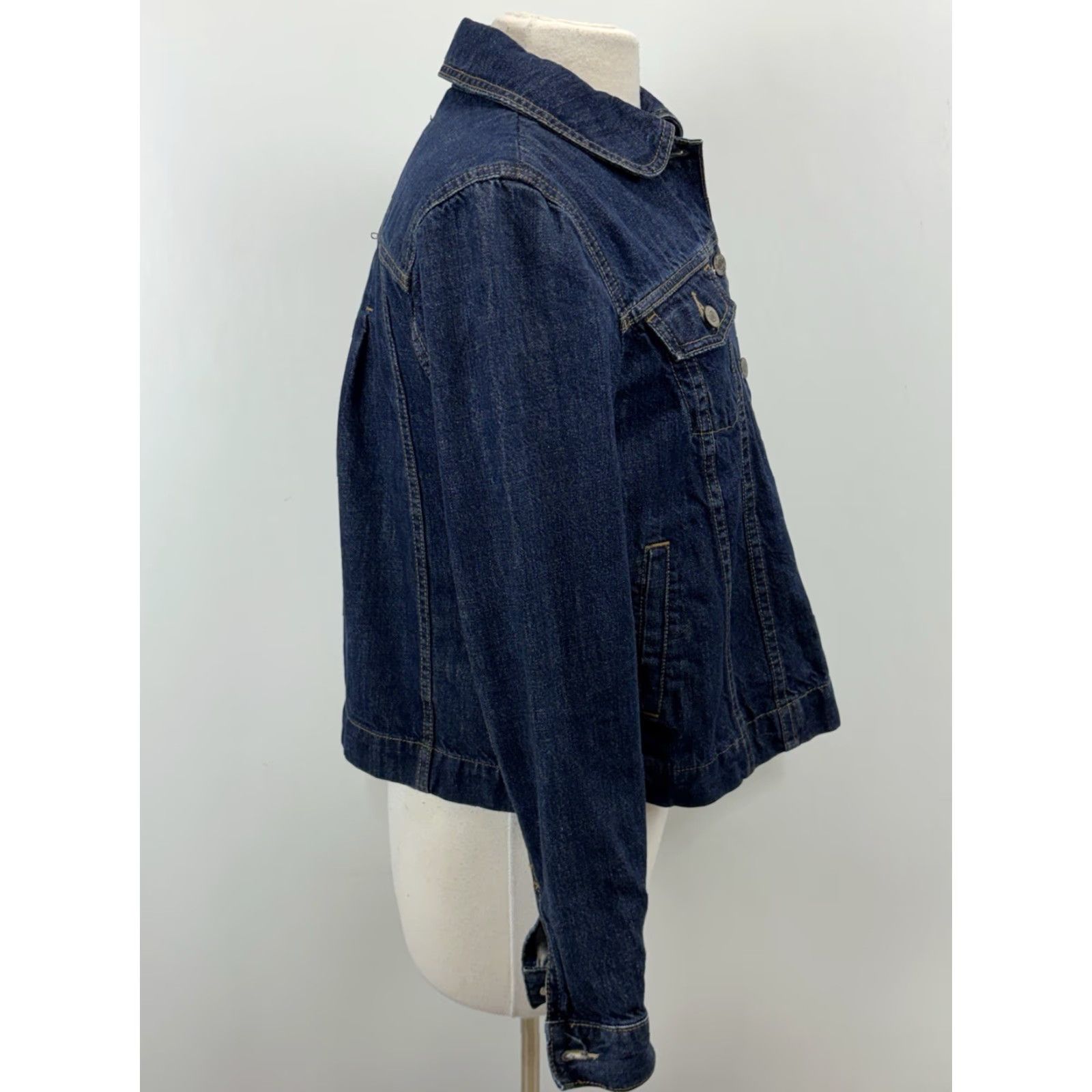 Gap VINTAGE Gap 1969 Denim Jean Jacket Women’s M Pleated Back Dark Wash Y2K Button Up Jacket Size 32" / US 10 / IT 46 - 4 Thumbnail
