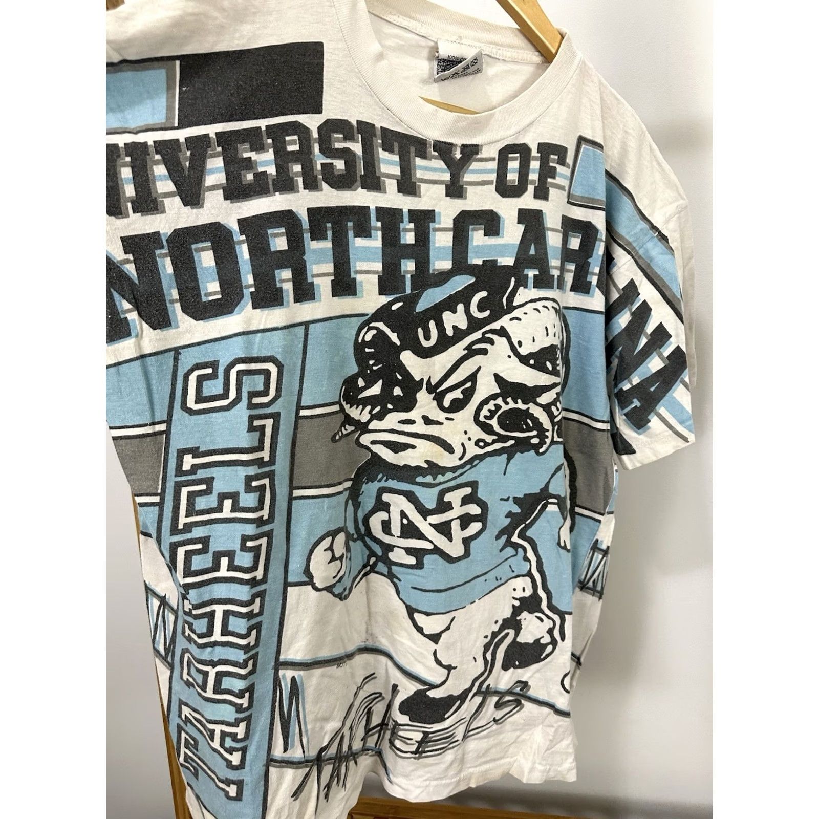 Vintage VTG UNC Carolina Tar Heels T-Shirt M White Thrashed Worn Distressed Rameses AOP All Over Print NCAA ACC Mens Size US M / EU 48-50 / 2 - 5 Thumbnail