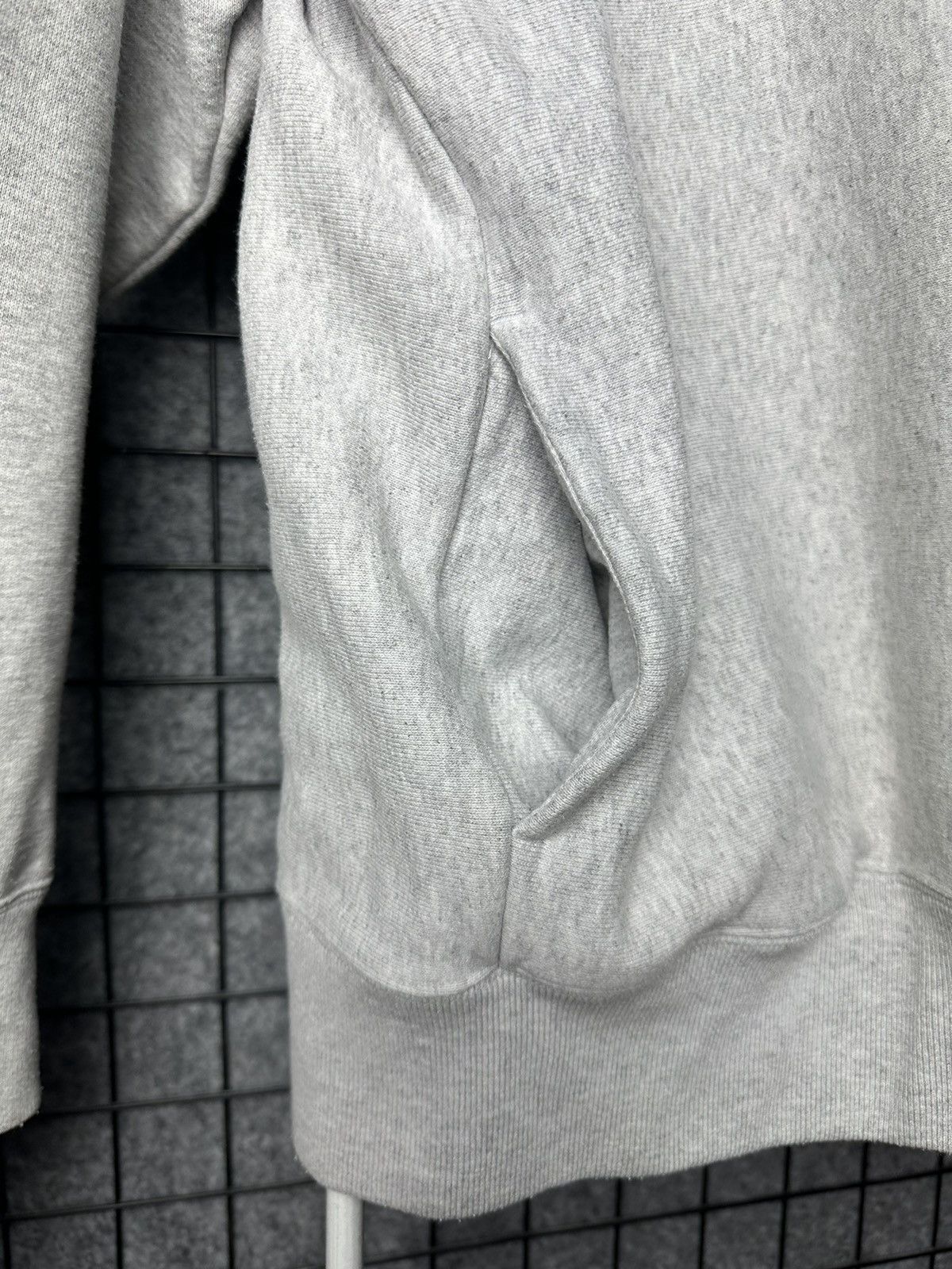 Champion × Vintage Champion Vintage Embroidered Logo Front Sweatshirt Size M Size US M / EU 48-50 / 2 - 5 Thumbnail