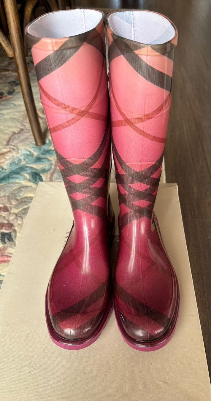Burberry Burberry Magenta/Black Nova Pop Degrade Rubber Rain Boots Size US 9.5 / IT 39.5 - 2 Thumbnail