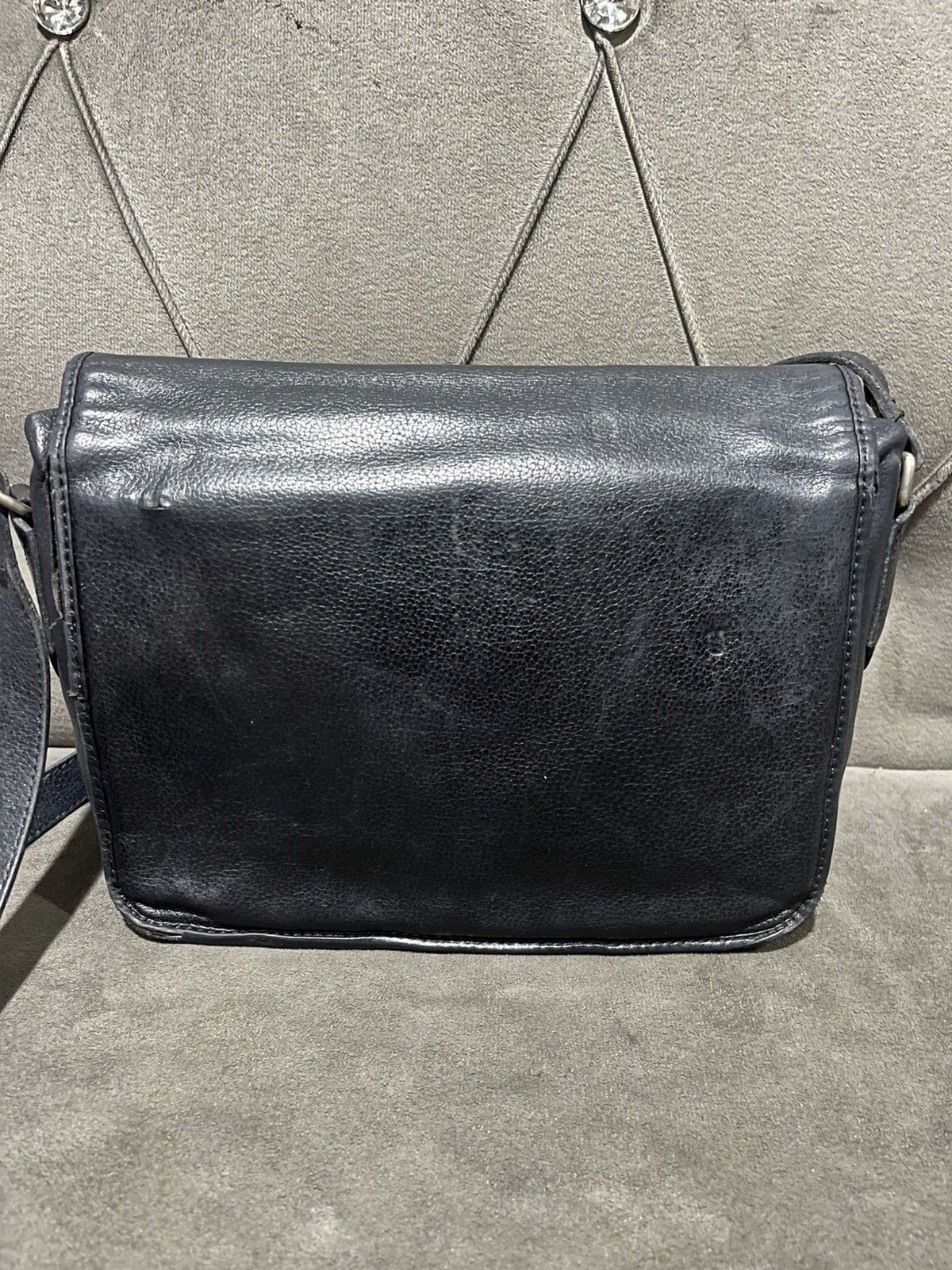 Yves Saint Laurent Authentic Yves Saint Laurent logo stitch shoulder bag Size ONE SIZE - 2 Thumbnail