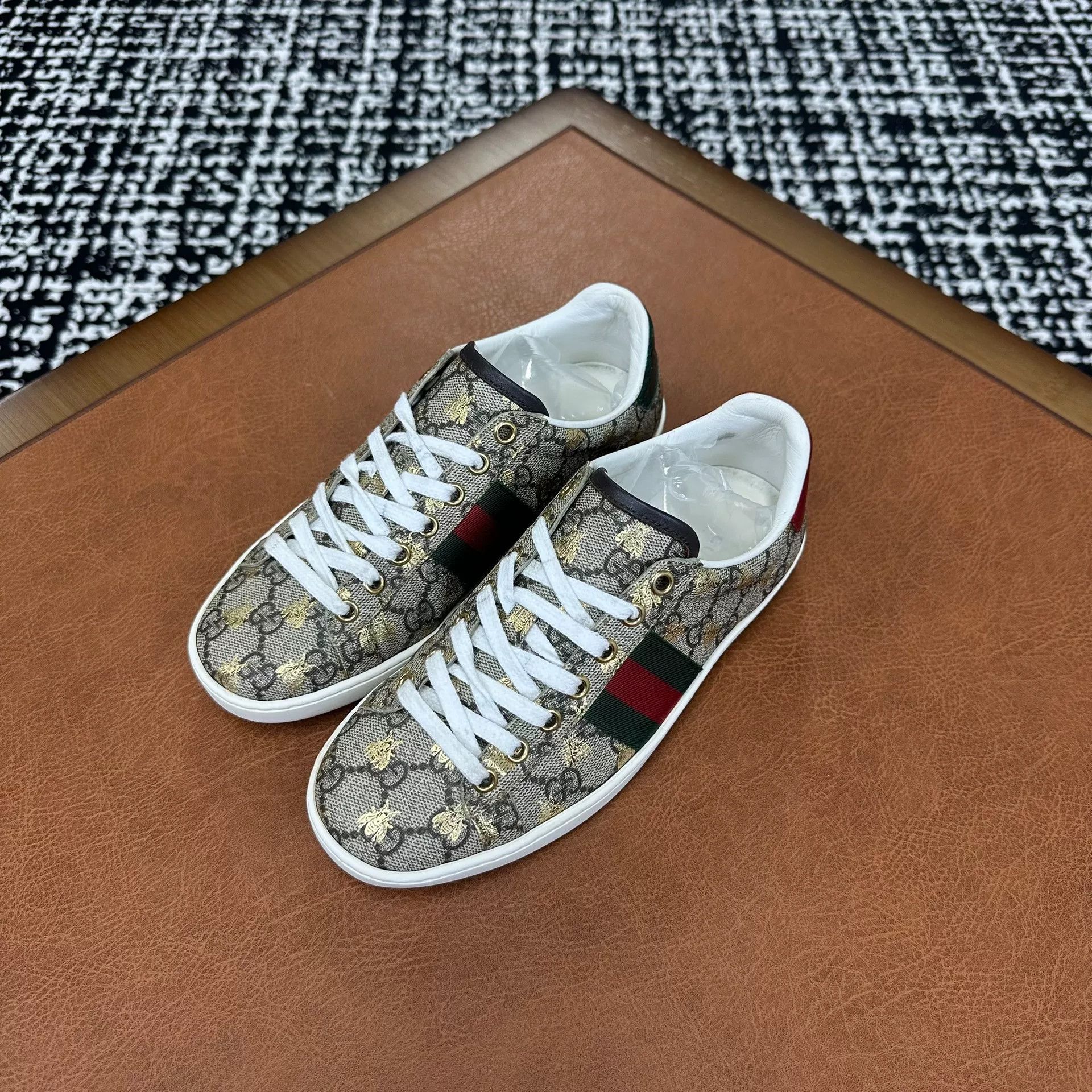 Gucci Gucci Brown Lowtop Sneakers it_35 Women Size US 5 / IT 35 - 1 Thumbnail