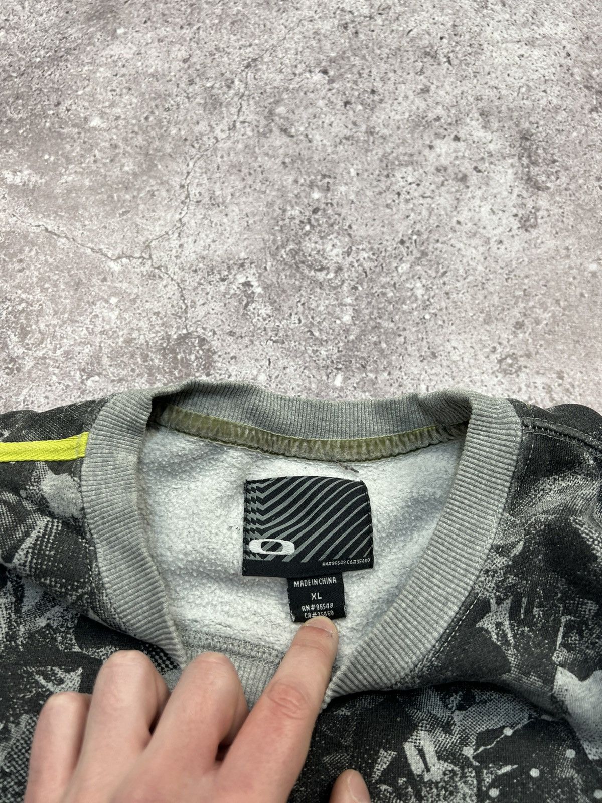 Oakley Crazy Oakley Vintage Camo Sweatshirt Y2K Rare Size US XL / EU 56 / 4 - 5 Thumbnail