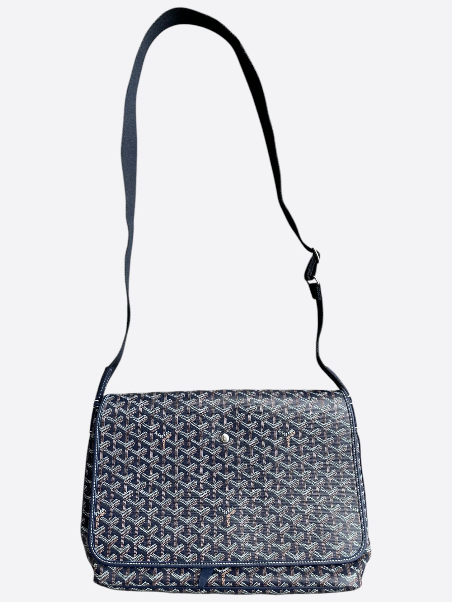 Goyard Navy Capetien Mm Messenger Bag in Blue, Men's