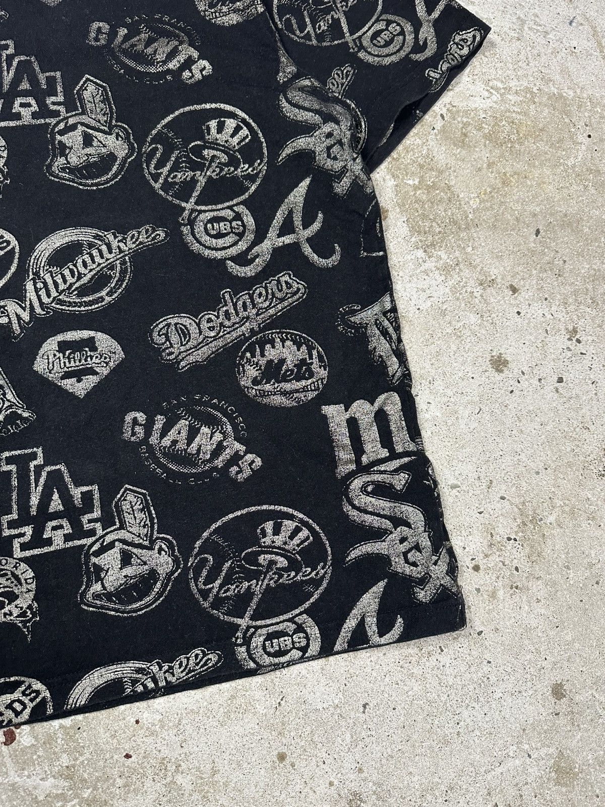 Majestic Vintage Y2K Majestic All Over Prints MLB Teams T Shirt Size US L / EU 52-54 / 3 - 3 Thumbnail