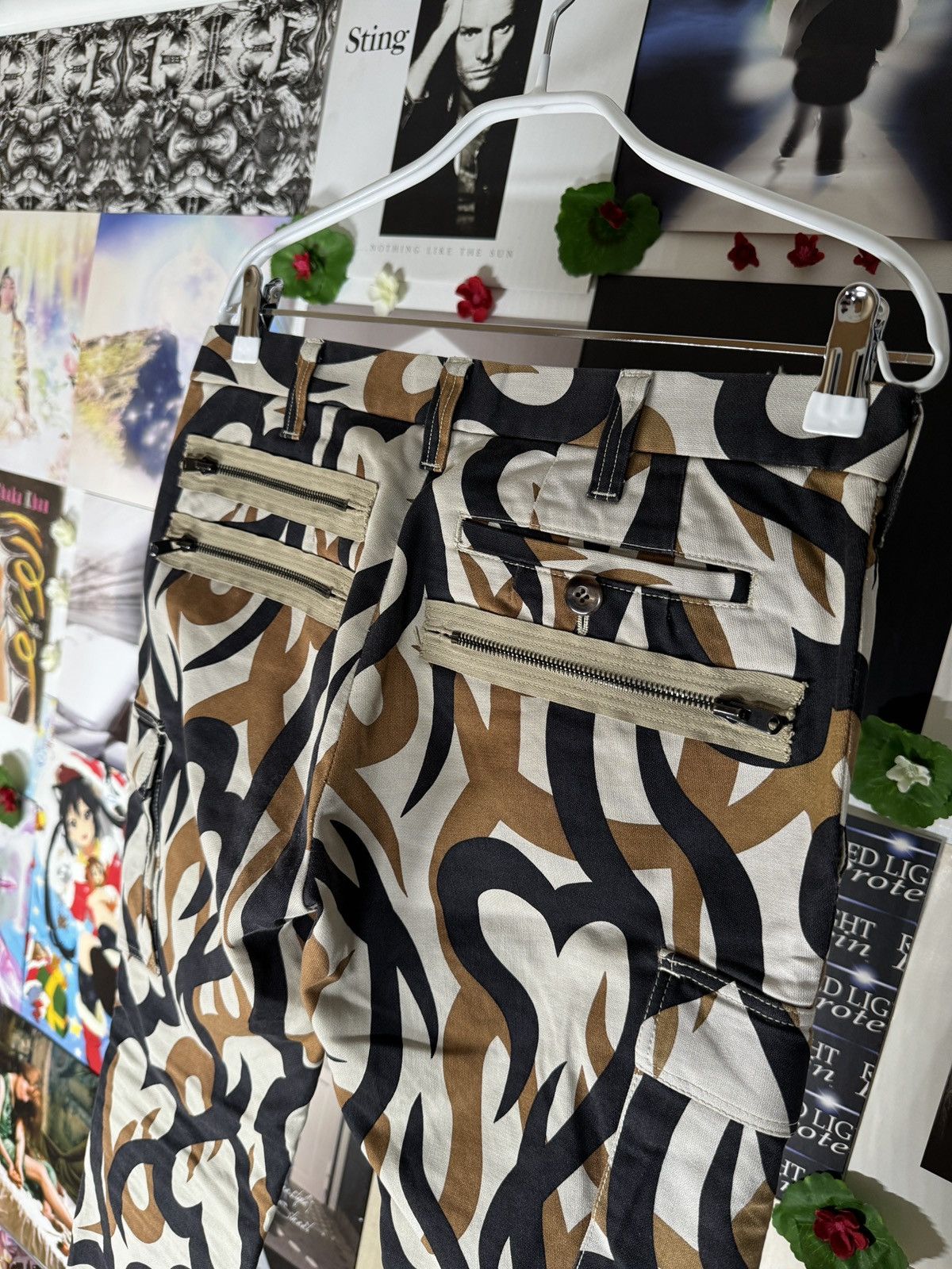 Number (N)ine AW04 "Give Peace A Chance" Tribal Hearts Camo Cargo Pants Size US 31 - 5 Thumbnail