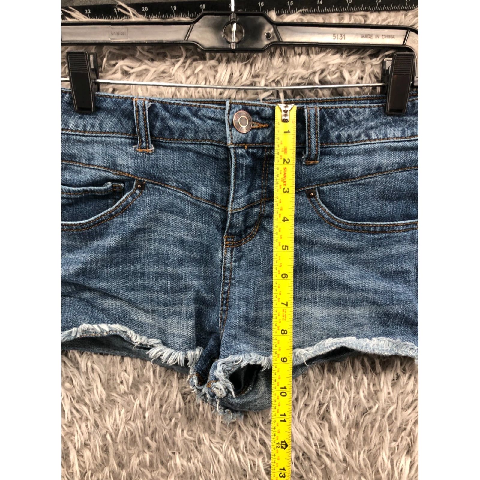 Vintage Mudd Juniors Size 7 Mid Rise Cut-Off Shorts Blue Denim Size 28" / US 6 / IT 42 - 3 Thumbnail