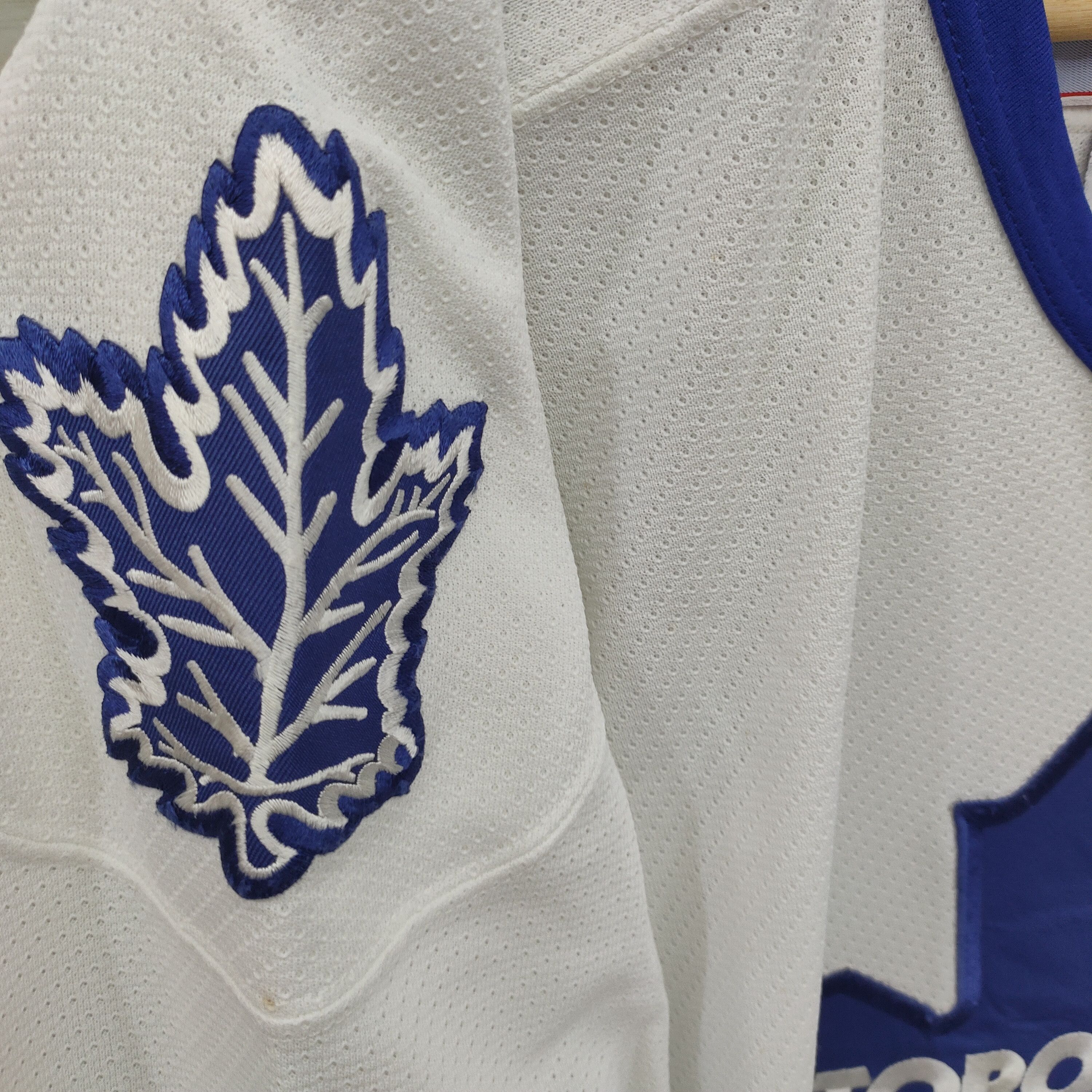 Ccm × Vintage Toronto Maple Leafs Jersey Large Vintage CCM NHL Size US L / EU 52-54 / 3 - 8 Thumbnail